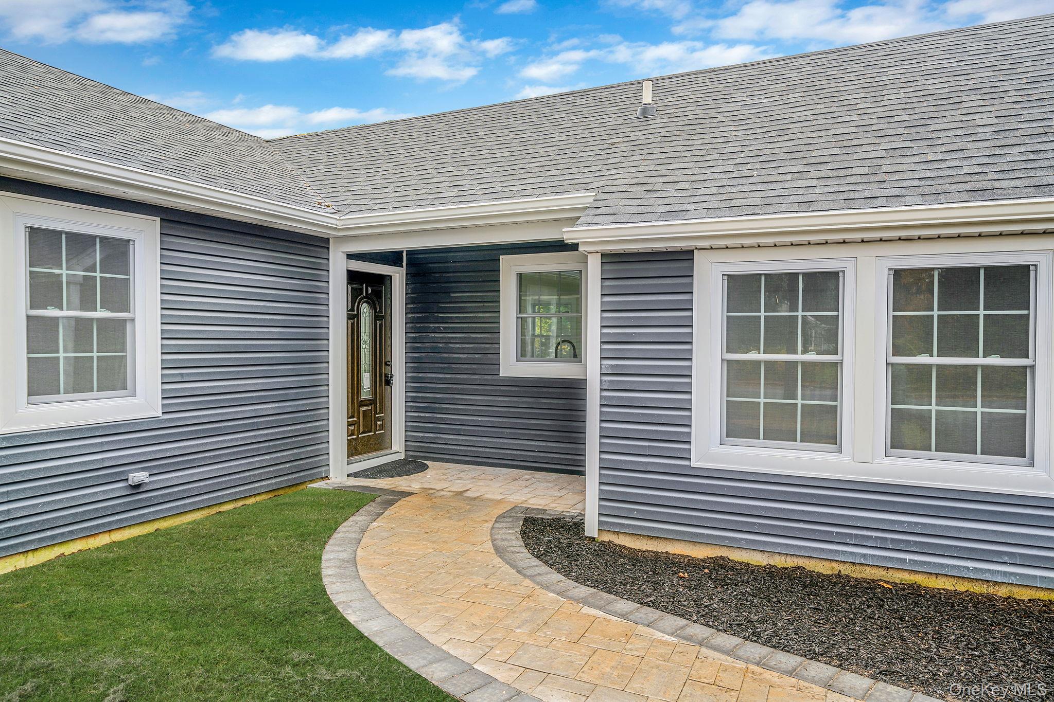 50 7th Street, Saint James, NY 11780