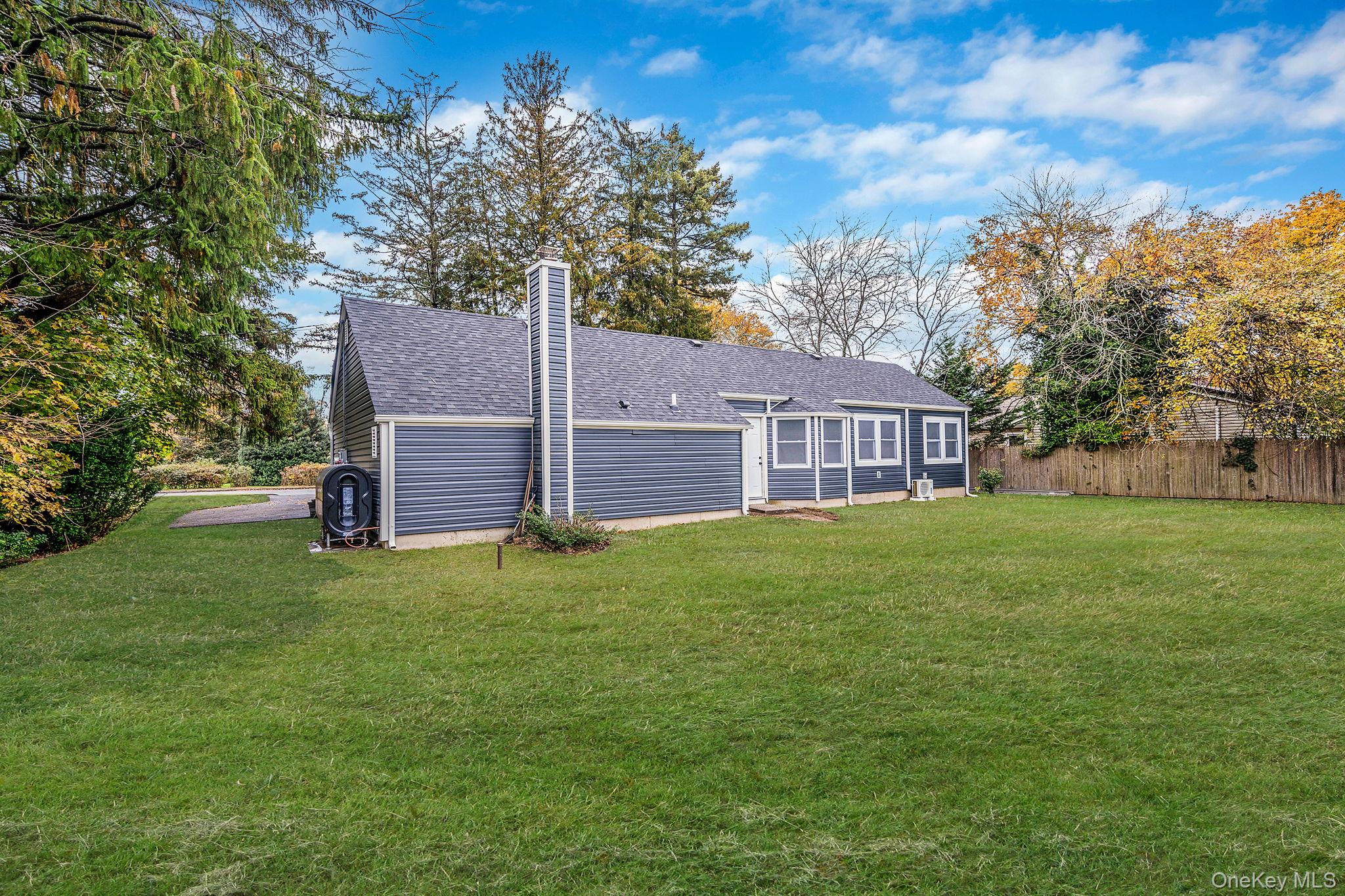 50 7th Street, Saint James, NY 11780