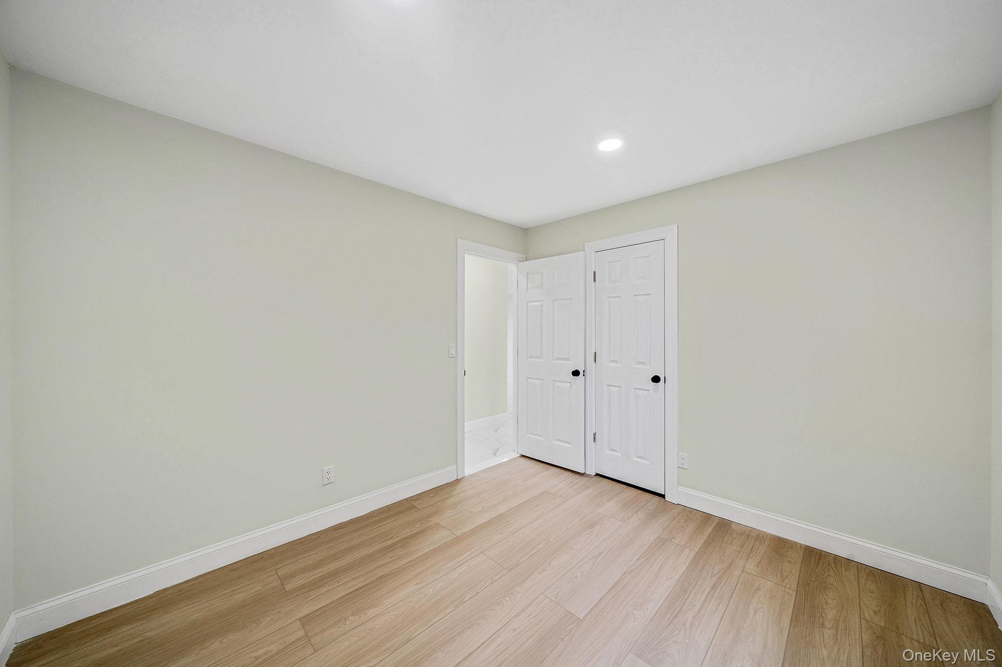 50 7th Street, Saint James, NY 11780