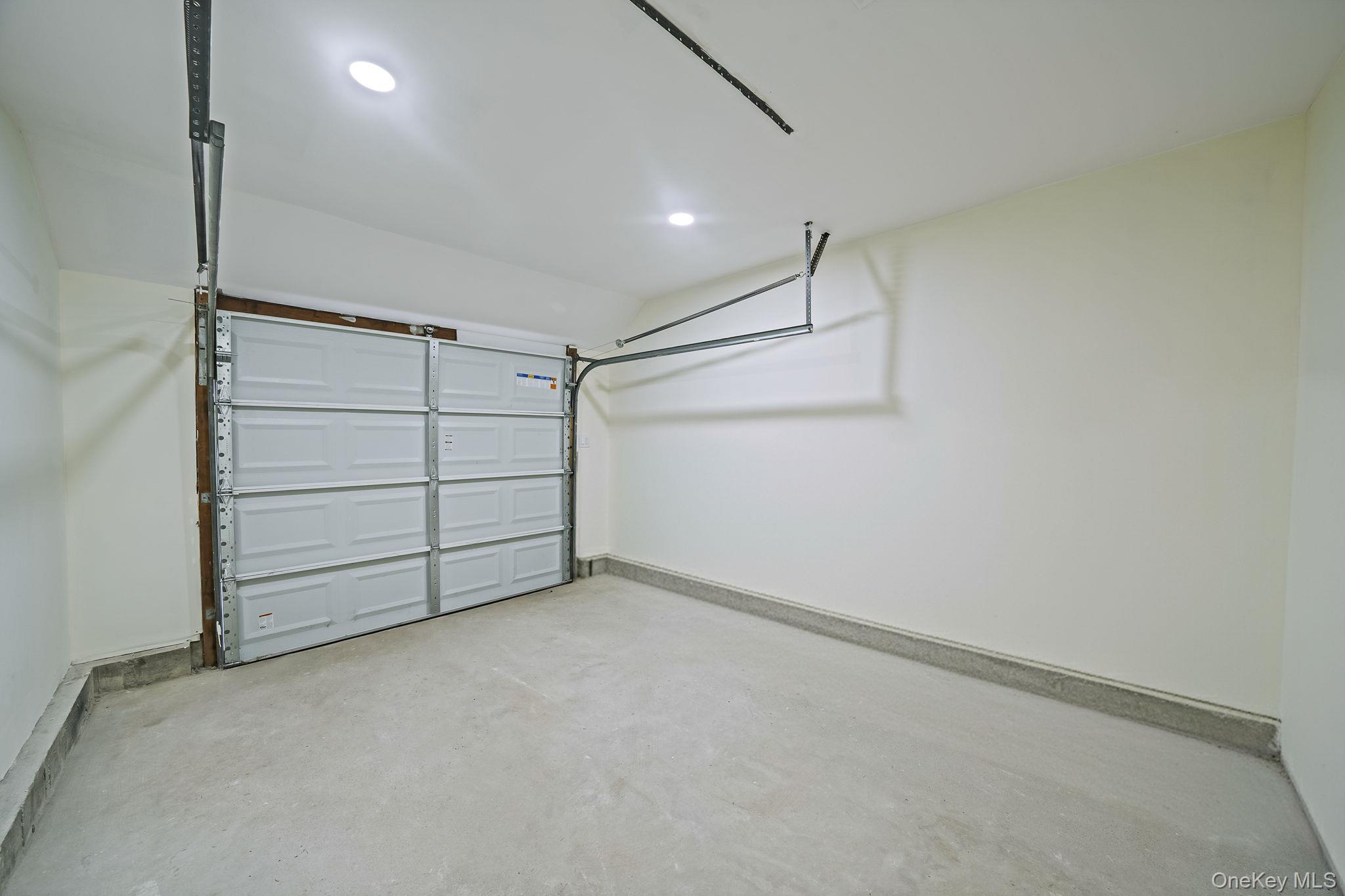 50 7th Street, Saint James, NY 11780