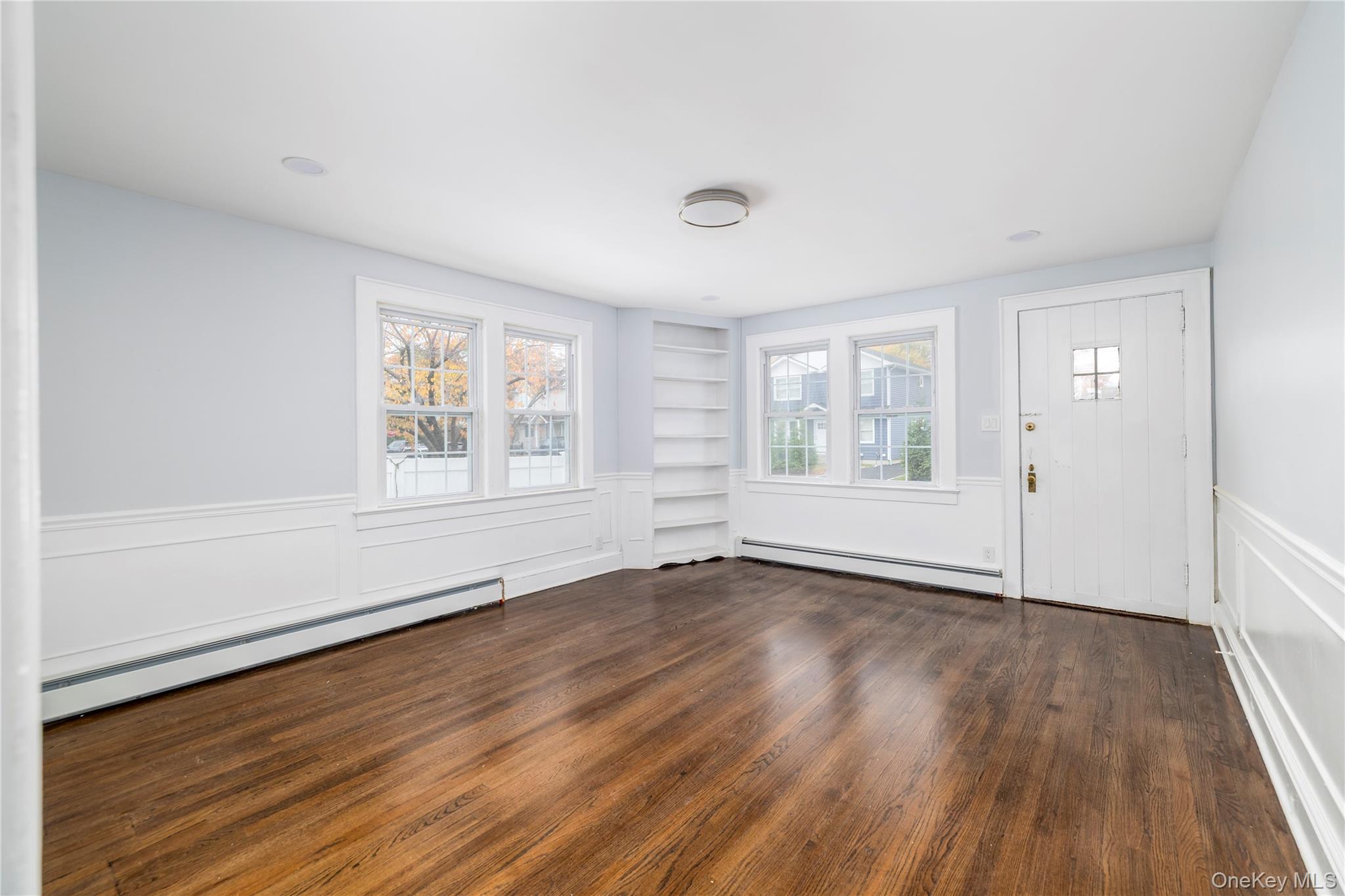 801 Park Avenue, Westbury, NY 11590