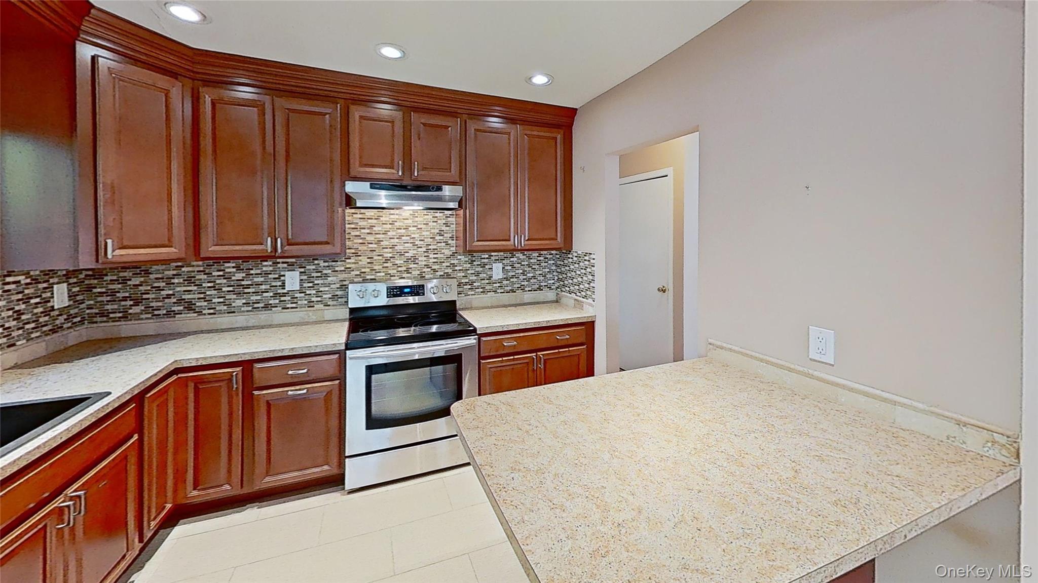 25 Hawthorne Street, Mount Sinai, NY 11766