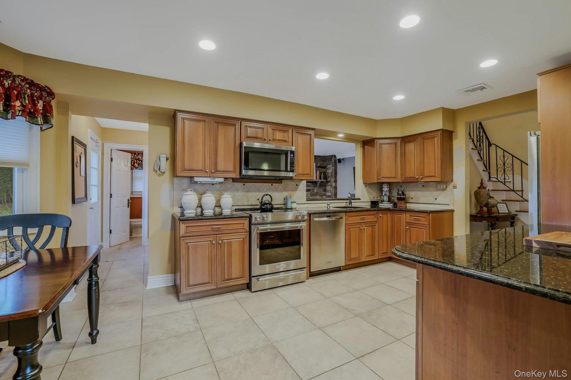 89 Walnut Street, Lake Grove, NY 11755