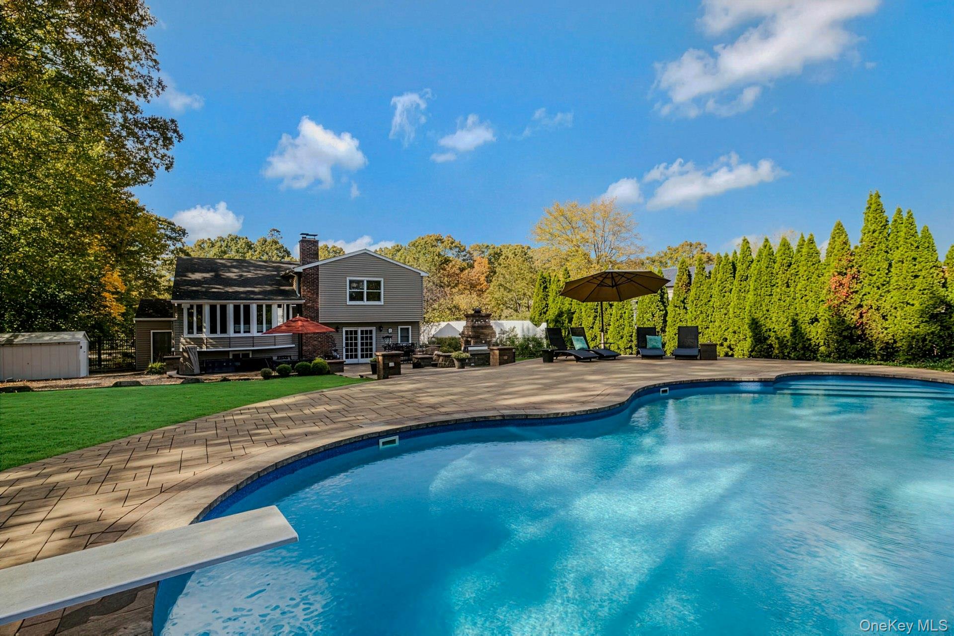 89 Walnut Street, Lake Grove, NY 11755