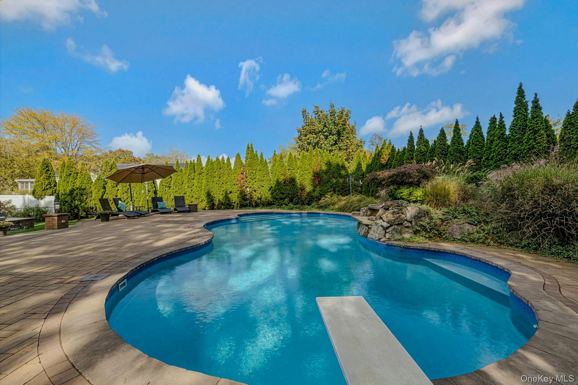 89 Walnut Street, Lake Grove, NY 11755