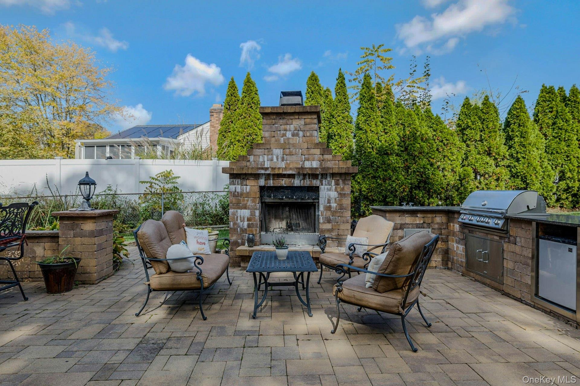 89 Walnut Street, Lake Grove, NY 11755