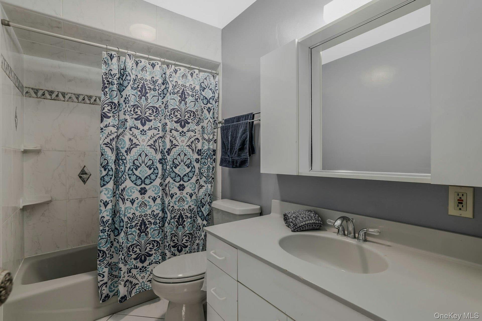 89 Walnut Street, Lake Grove, NY 11755