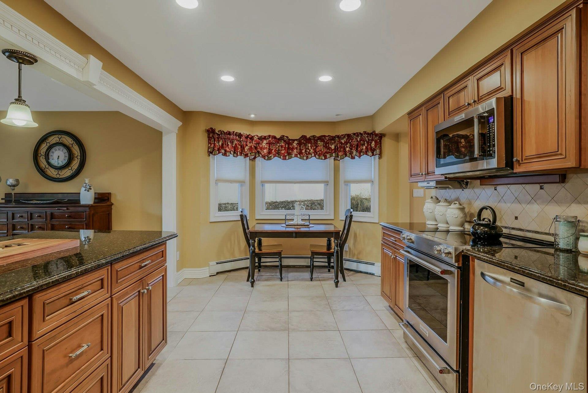 89 Walnut Street, Lake Grove, NY 11755