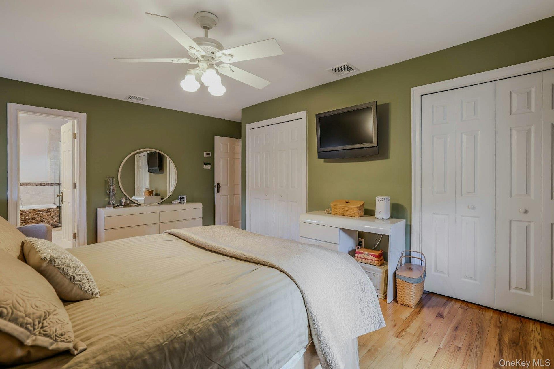 89 Walnut Street, Lake Grove, NY 11755