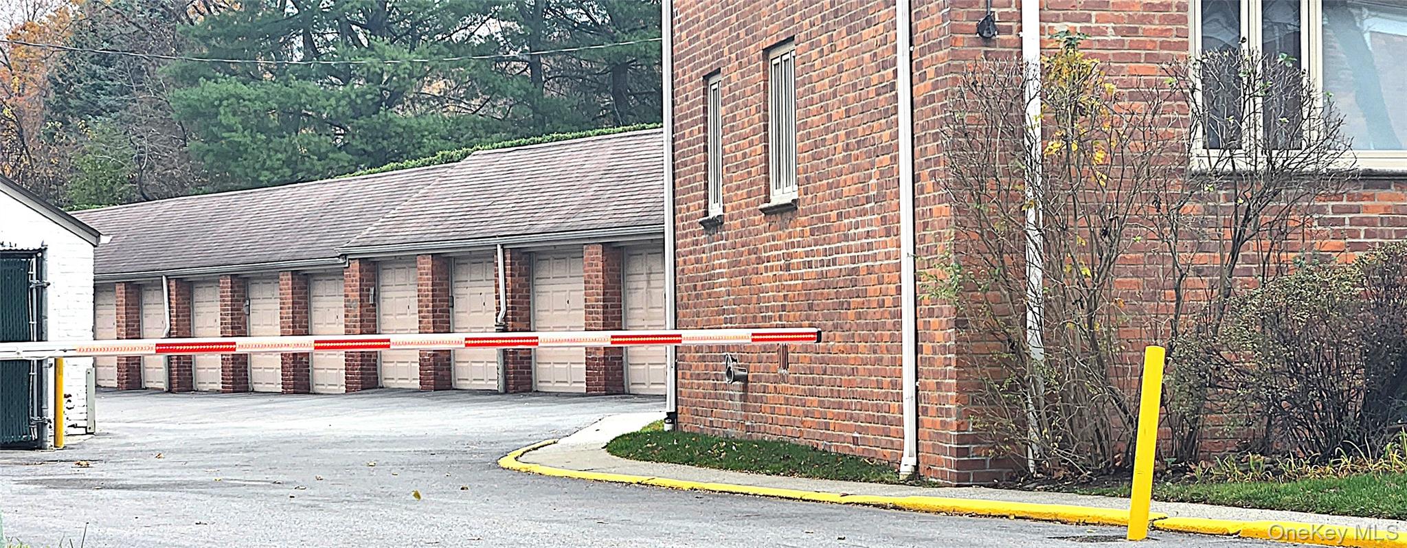 54 Lawrence Drive # D, White Plains, NY 10603