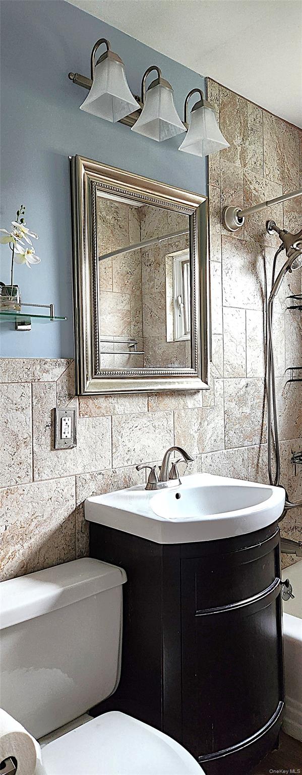 54 Lawrence Drive # D, White Plains, NY 10603