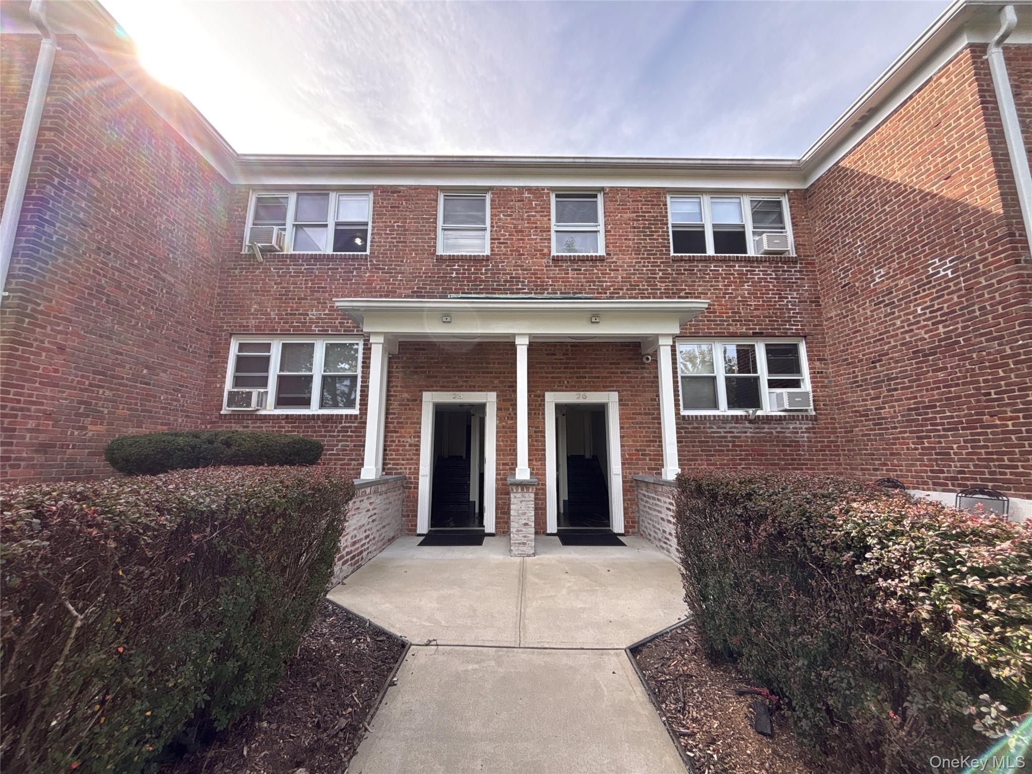 28 Linden Street # 2, Great Neck, NY 11021