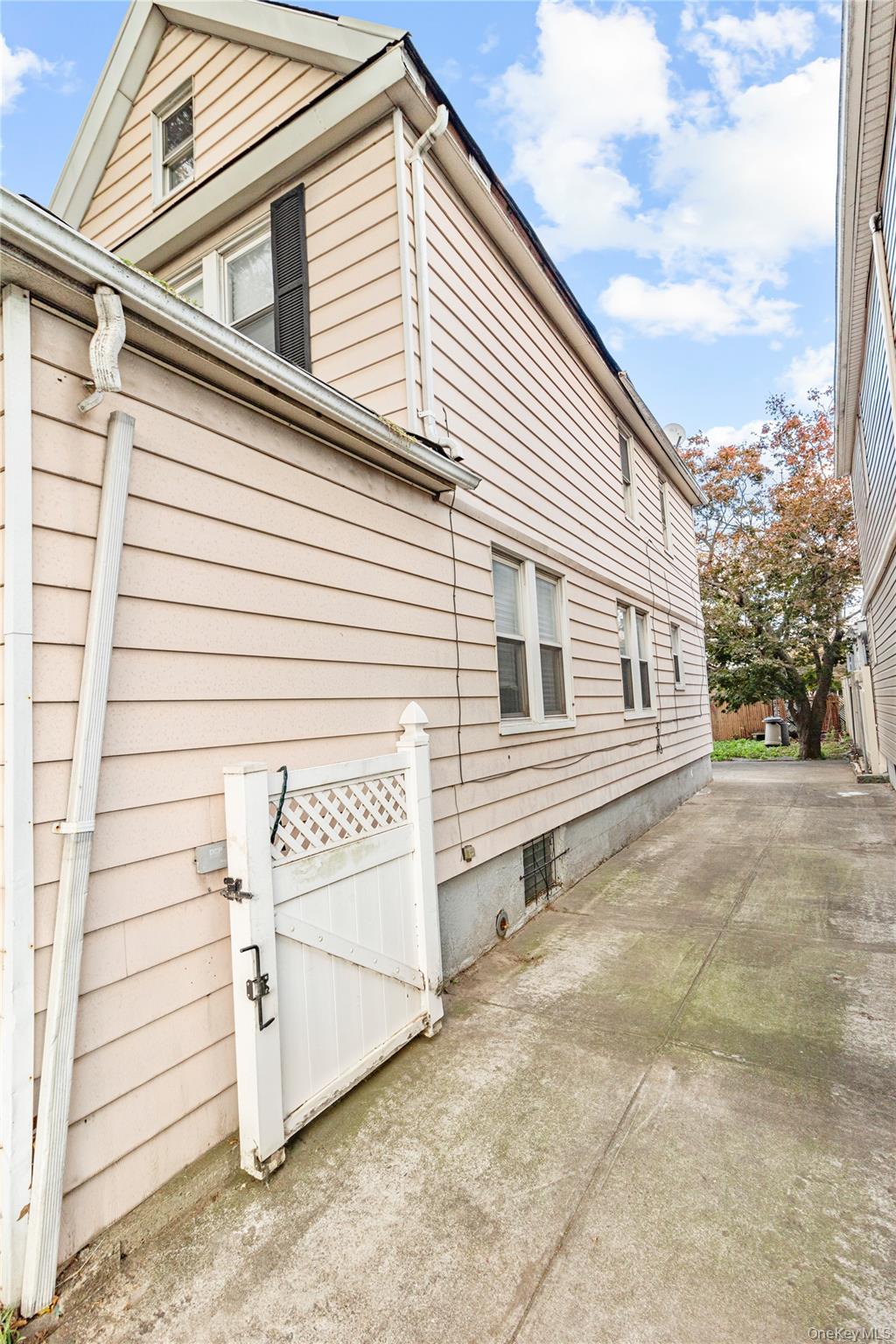 109-29 Van Wyck Expressway, Jamaica, NY 11435