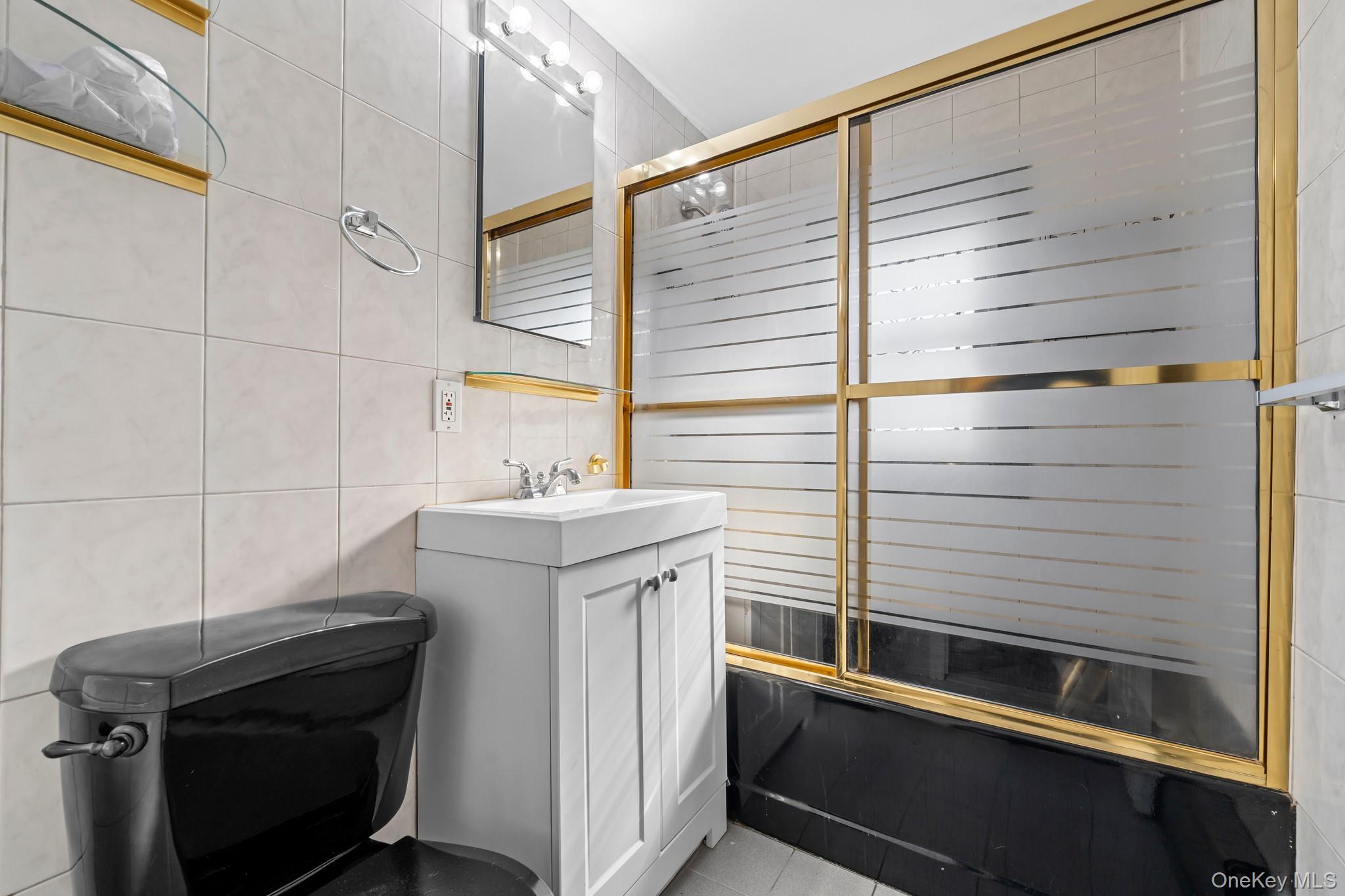 205 E John Street, Lindenhurst, NY 11757