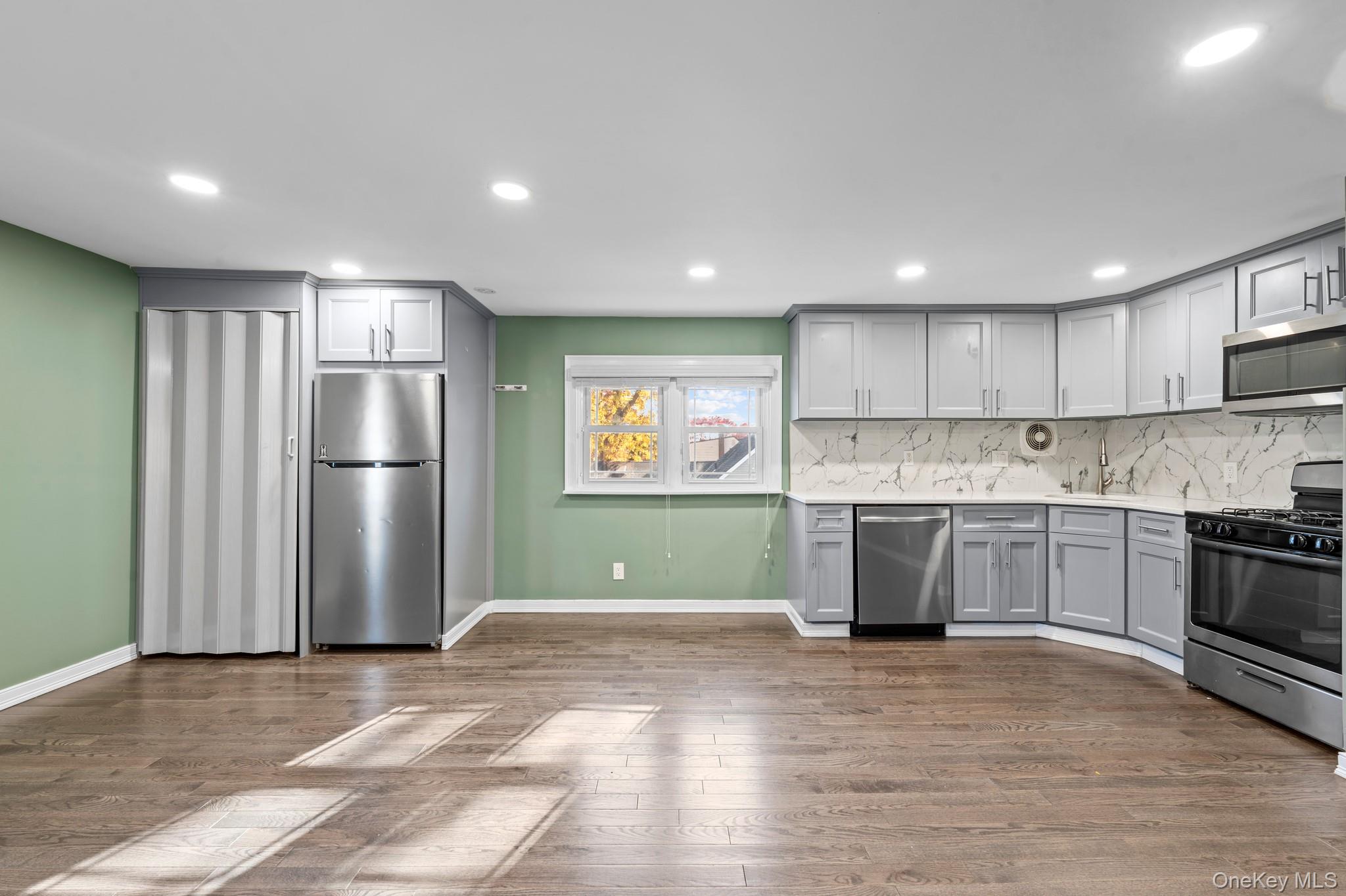 205 E John Street, Lindenhurst, NY 11757