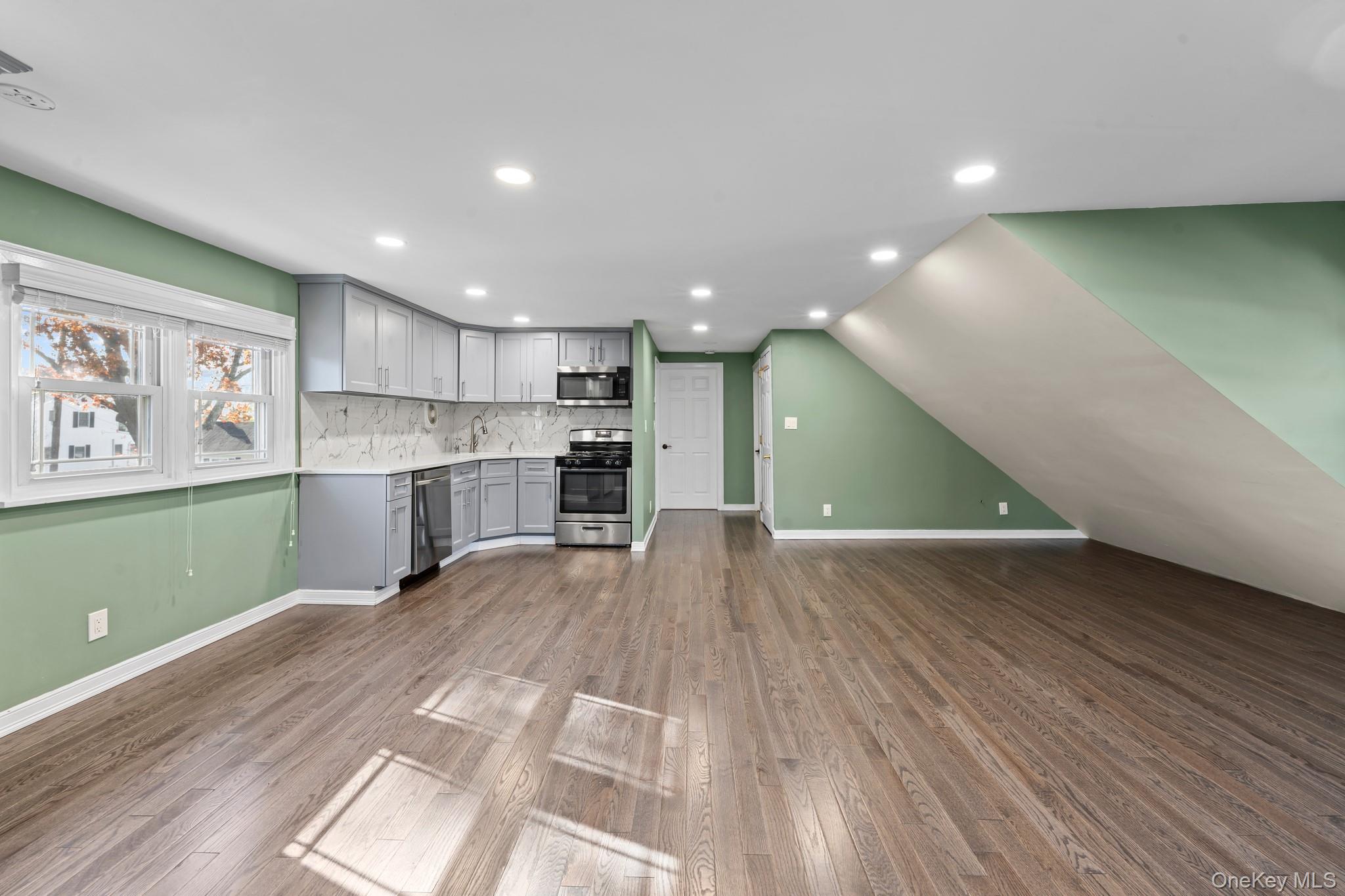 205 E John Street, Lindenhurst, NY 11757