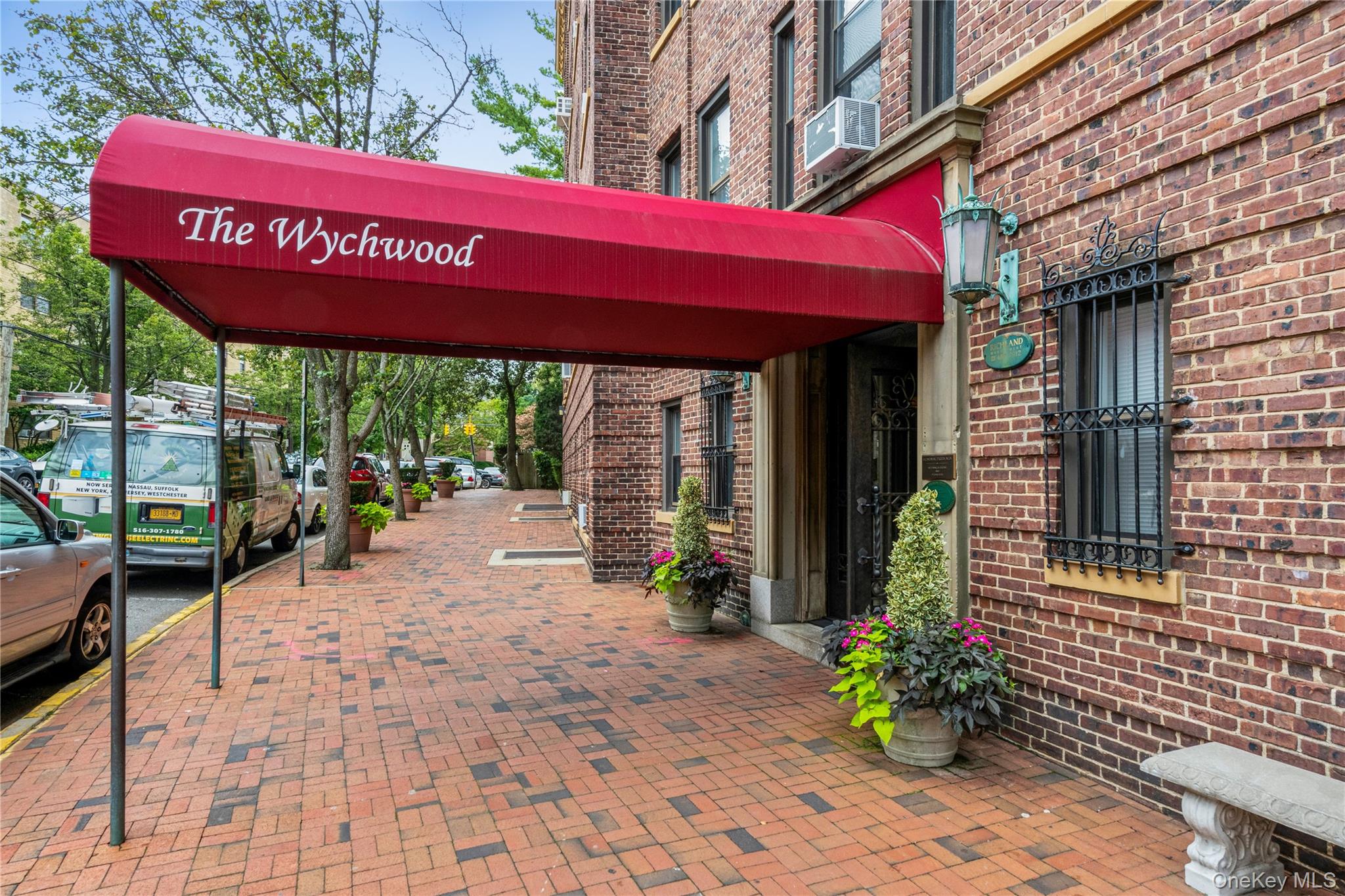 8 Barstow Road # 2B, Great Neck, NY 11021