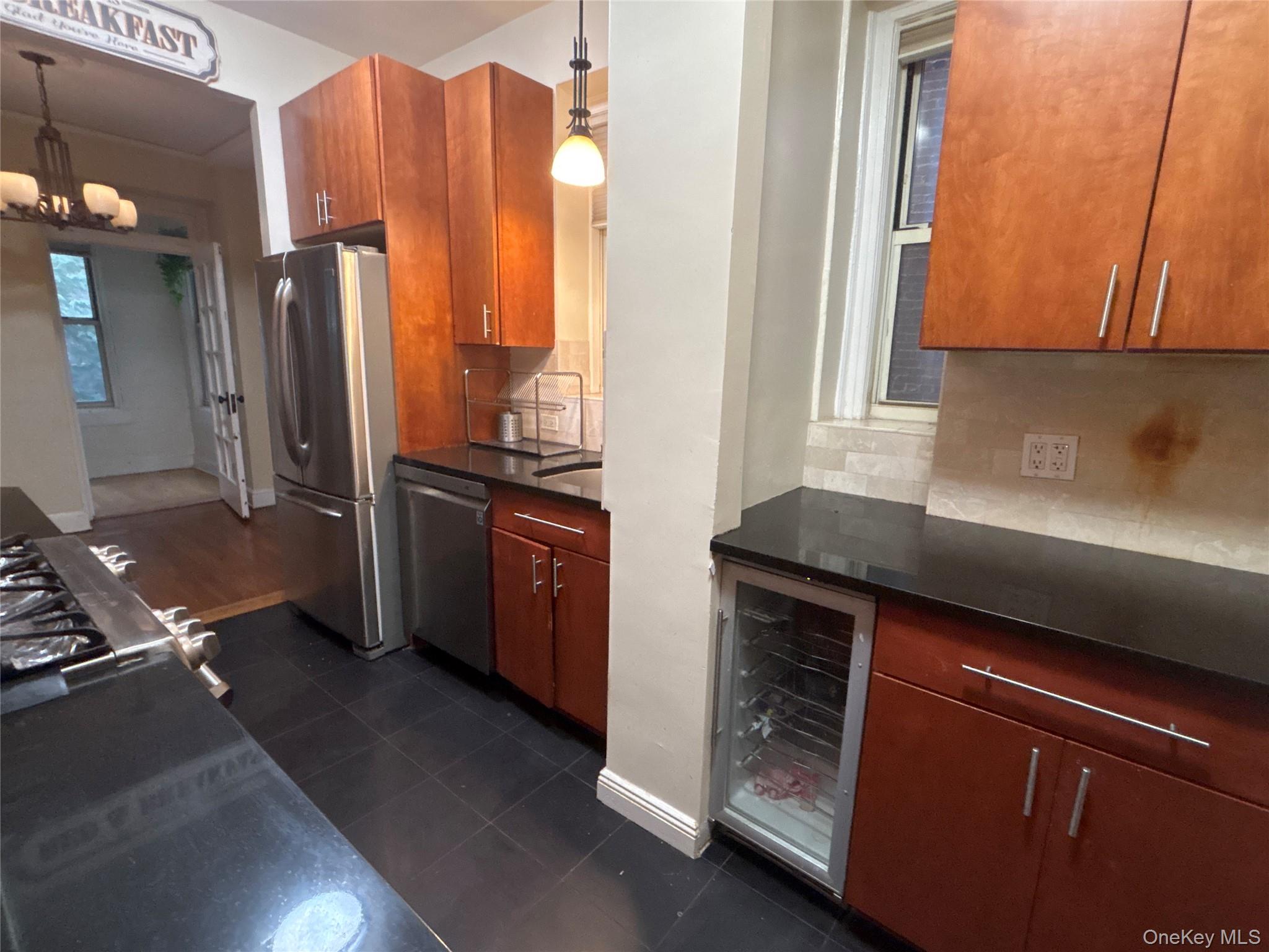 8 Barstow Road # 2B, Great Neck, NY 11021