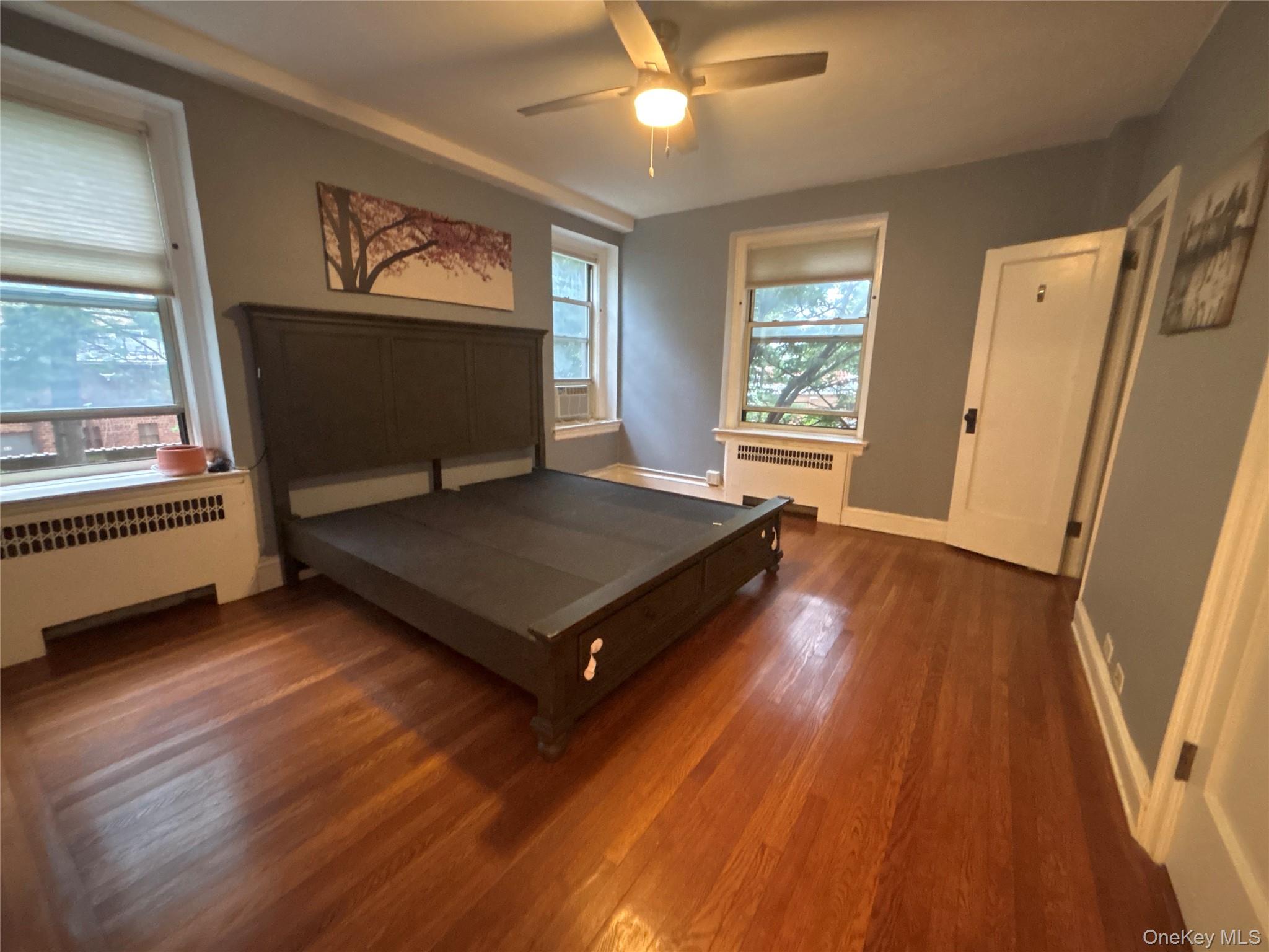 8 Barstow Road # 2B, Great Neck, NY 11021