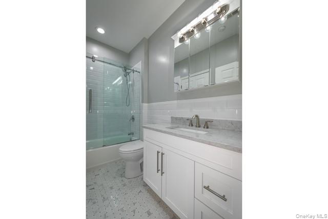 1 Charles Pond Drive # 8-815, Coram, NY 11727