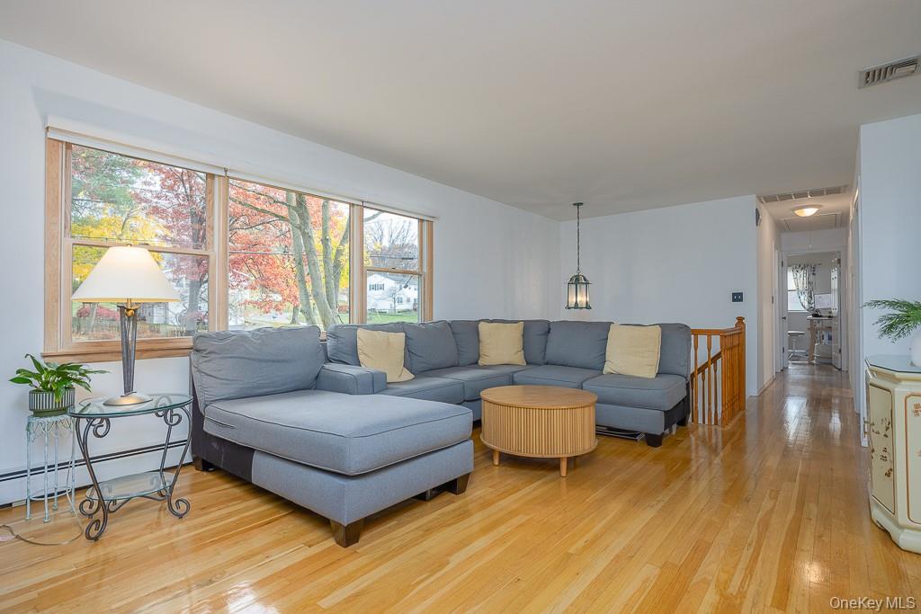 8 Durant Road, New City, NY 10956