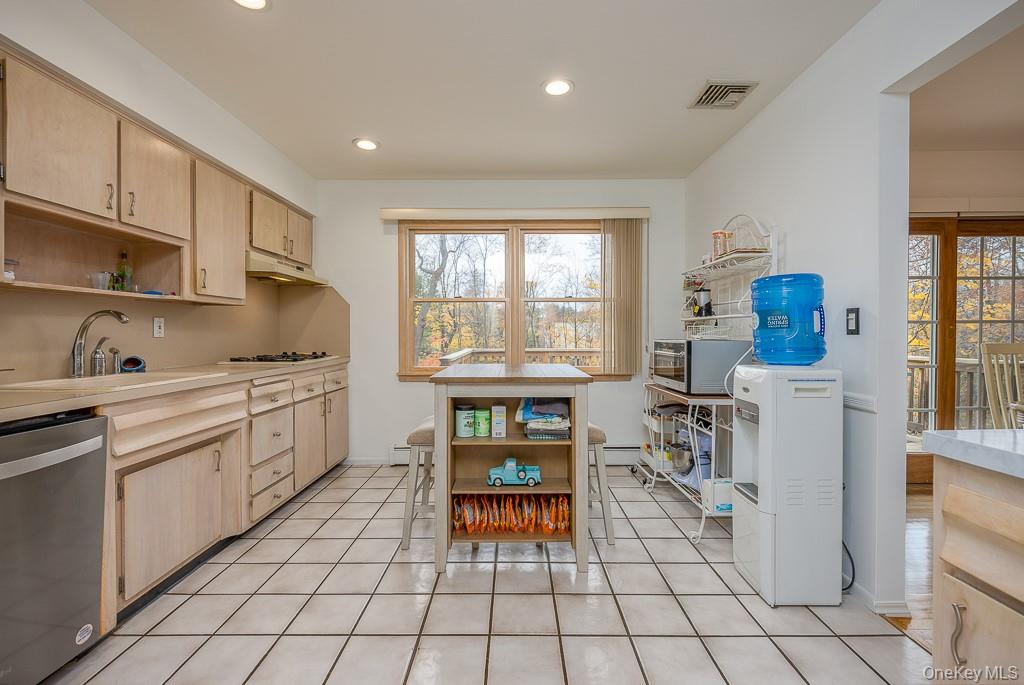 8 Durant Road, New City, NY 10956