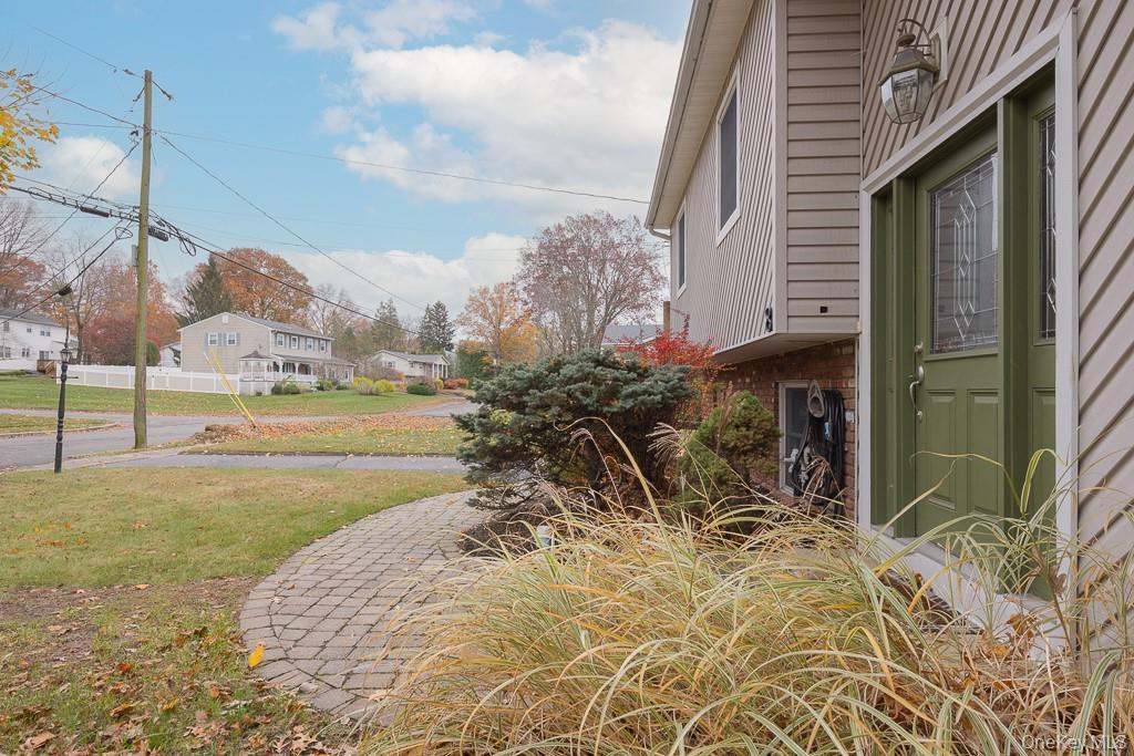 8 Durant Road, New City, NY 10956