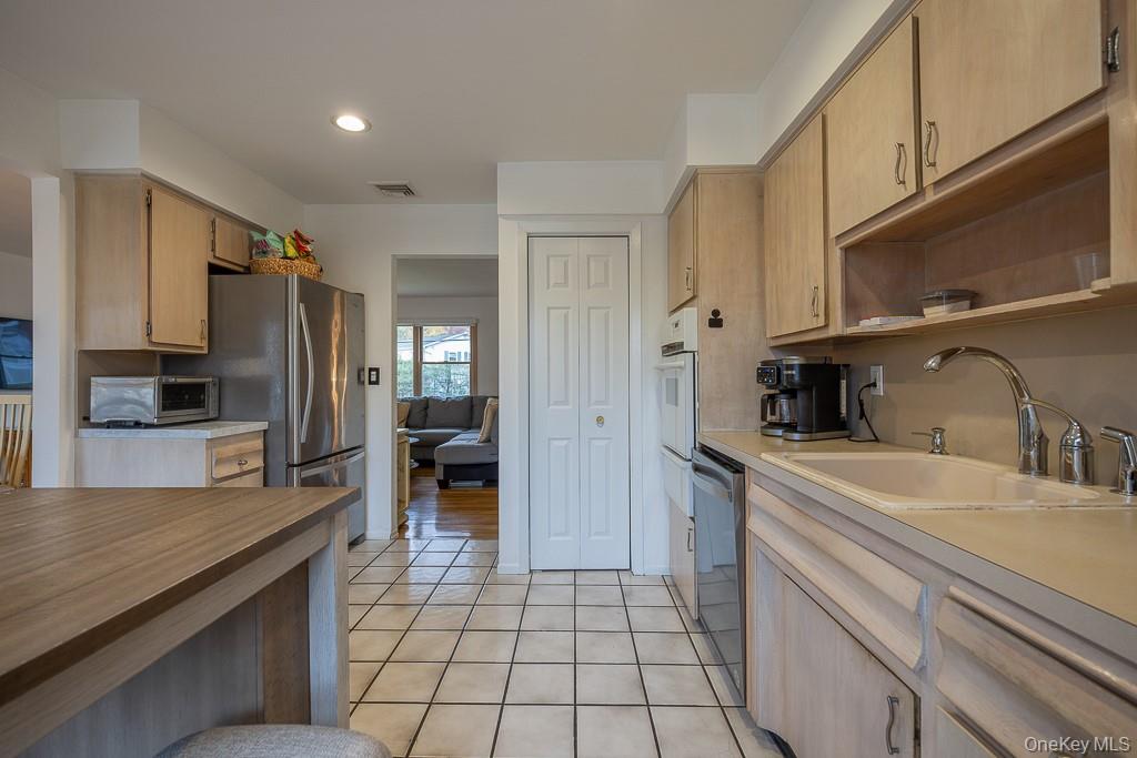 8 Durant Road, New City, NY 10956