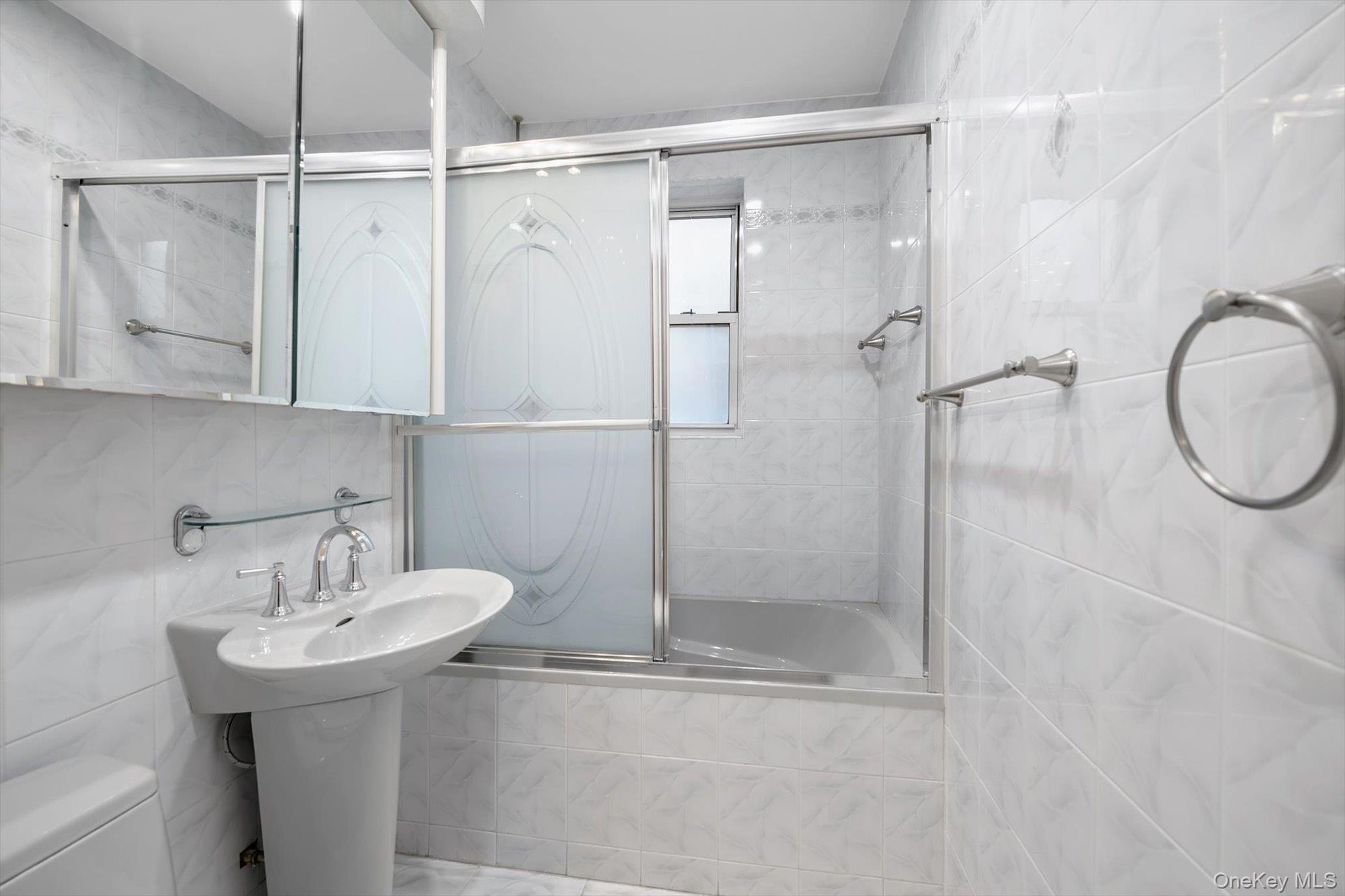 65-35 Yellowstone Blvd # 4G, Forest Hills, NY 11375