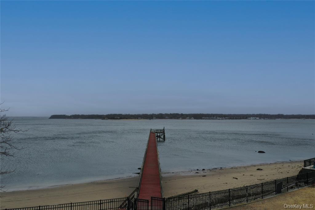 31 Harbour Road, Great Neck, NY 11024