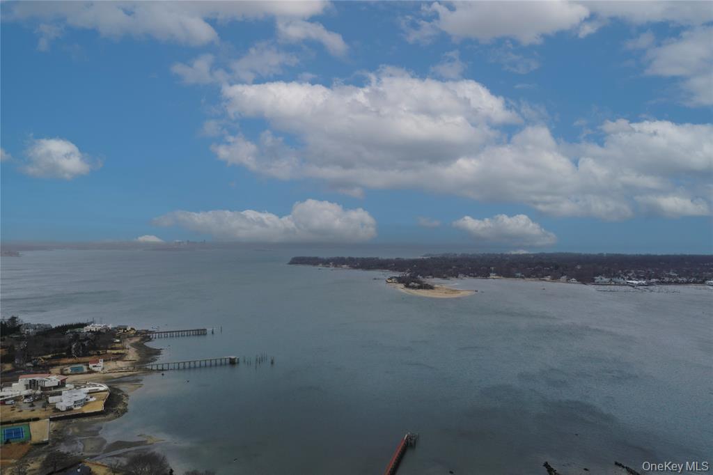 31 Harbour Road, Great Neck, NY 11024