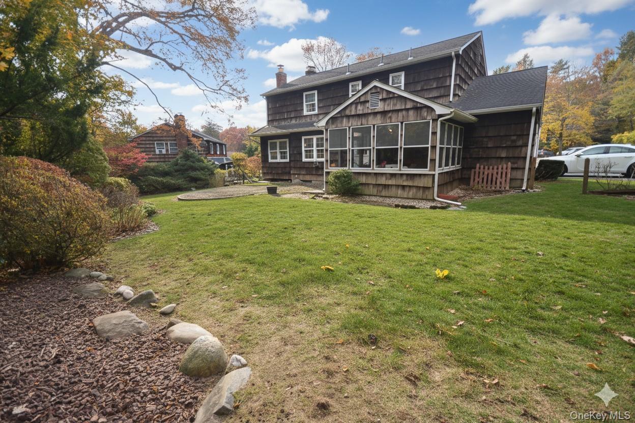 8 Rope Court, Melville, NY 11747