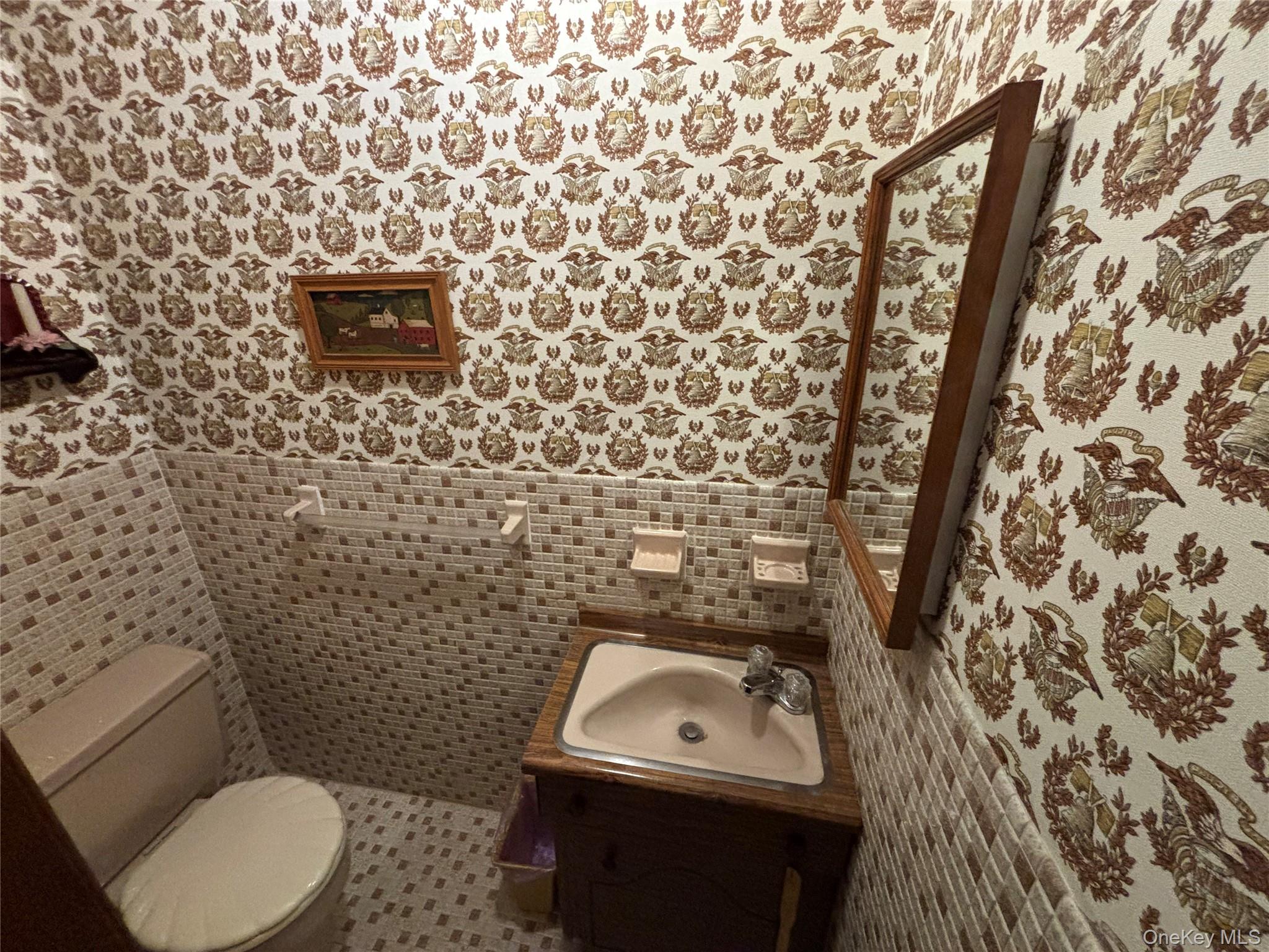 8 Rope Court, Melville, NY 11747