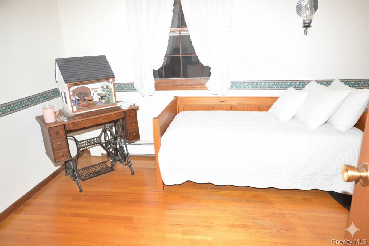 8 Rope Court, Melville, NY 11747