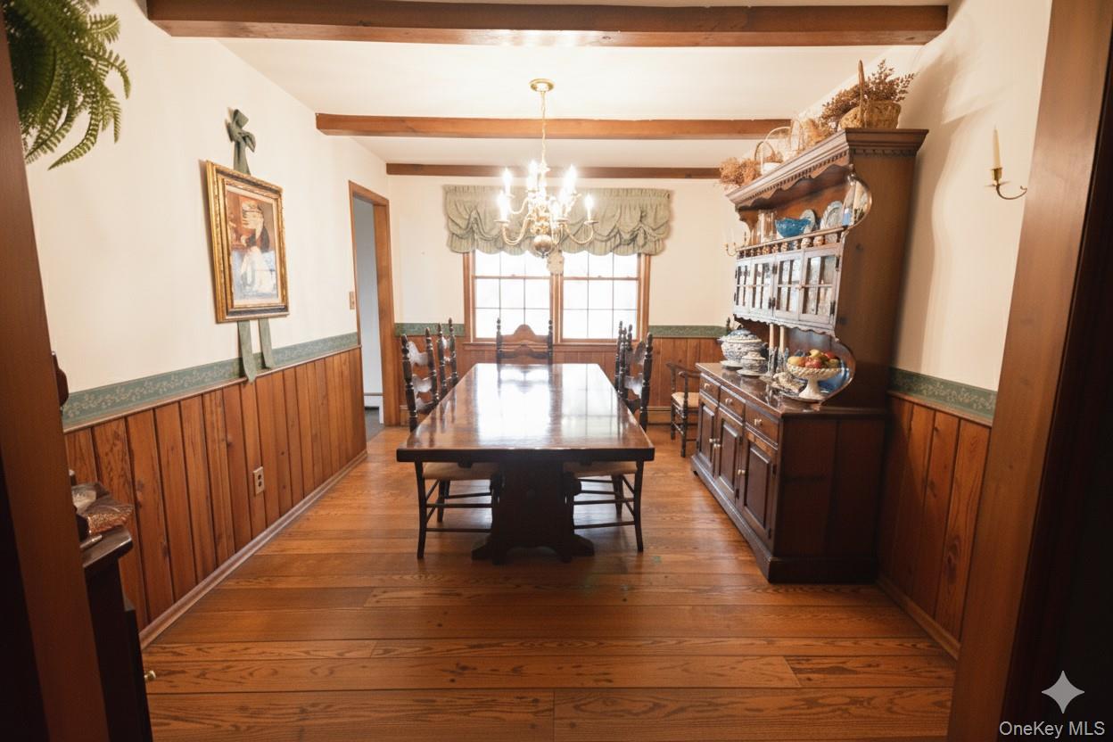 8 Rope Court, Melville, NY 11747