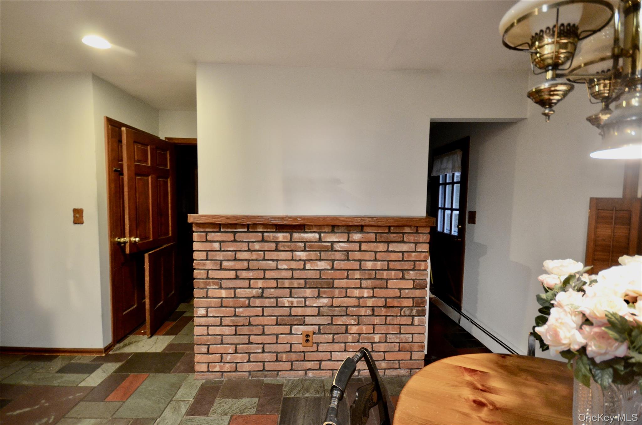 8 Rope Court, Melville, NY 11747