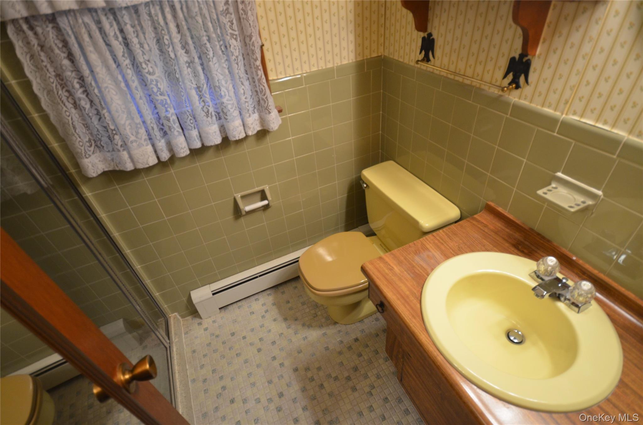 8 Rope Court, Melville, NY 11747