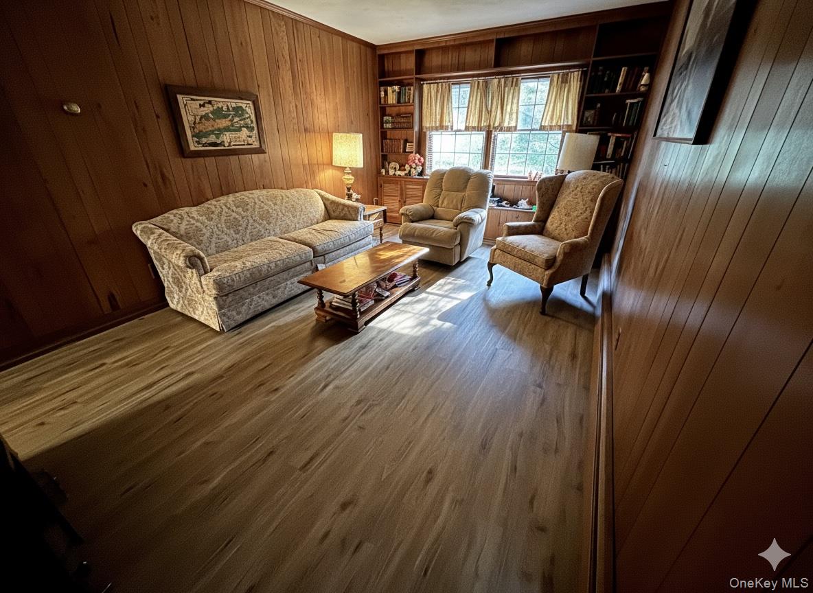 8 Rope Court, Melville, NY 11747