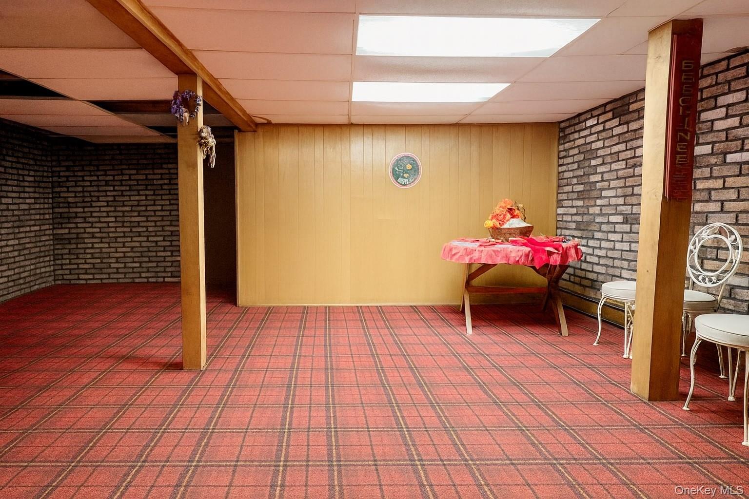 8 Rope Court, Melville, NY 11747