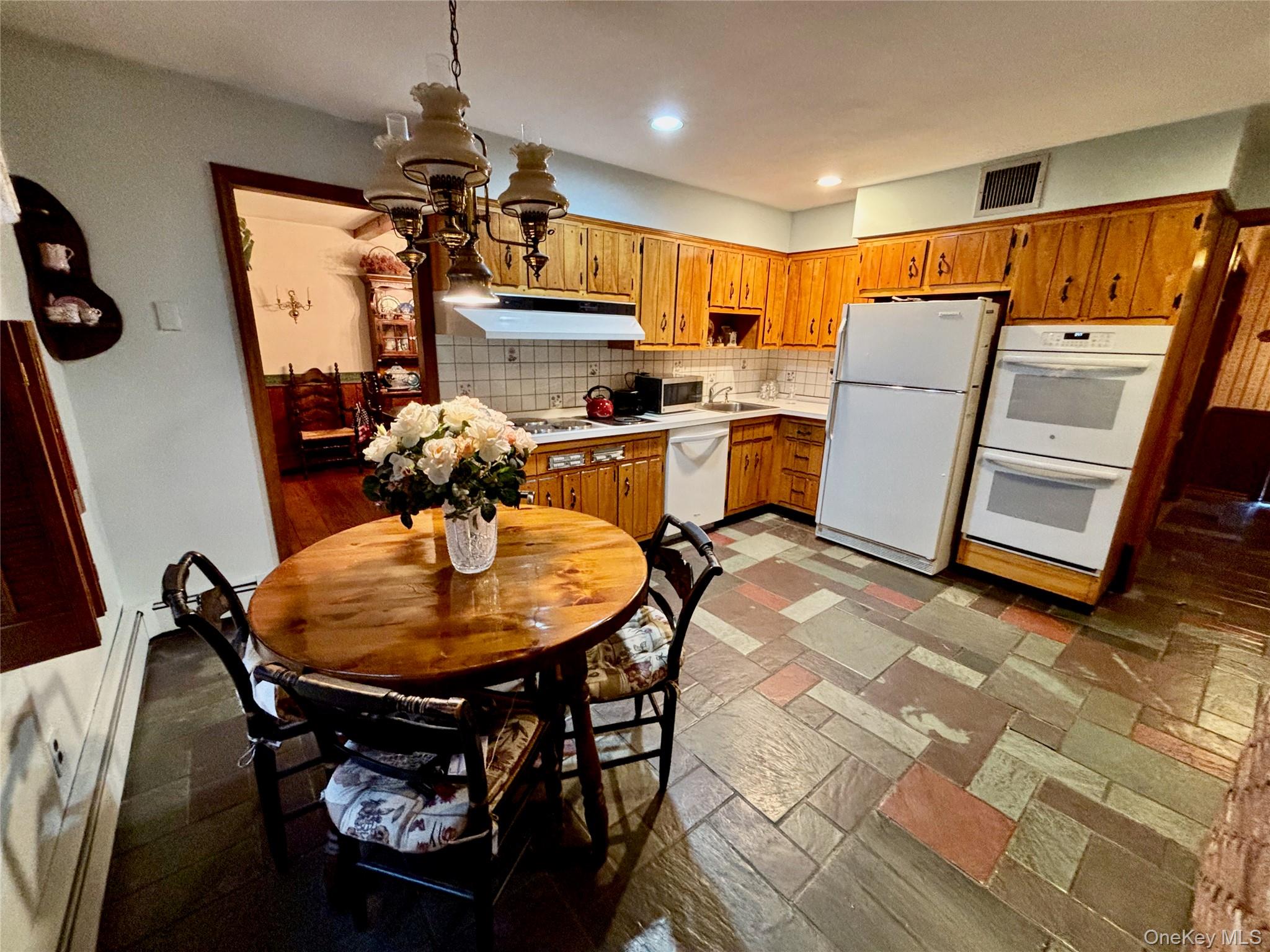 8 Rope Court, Melville, NY 11747