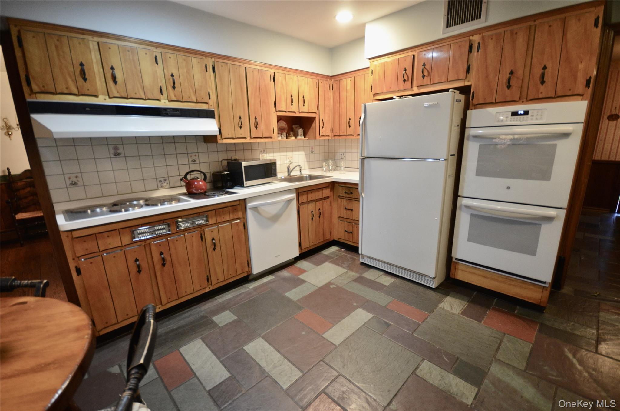 8 Rope Court, Melville, NY 11747