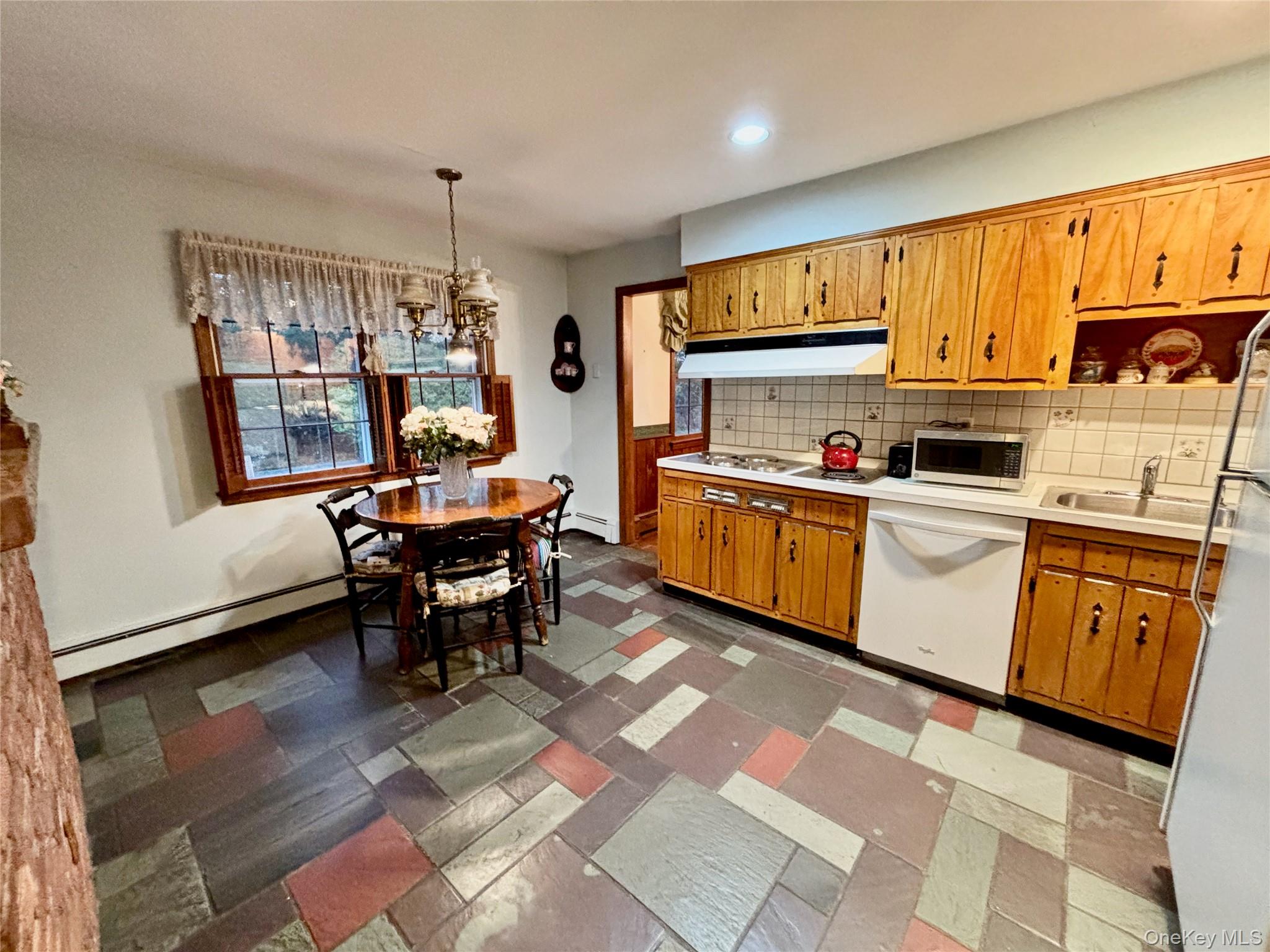 8 Rope Court, Melville, NY 11747