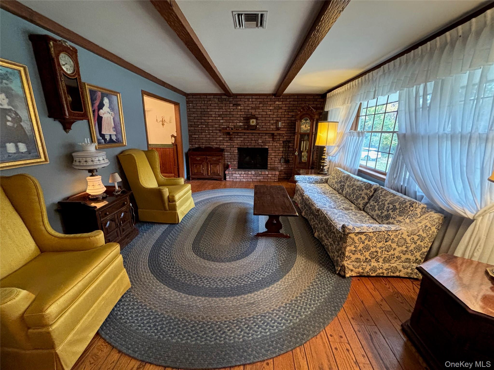 8 Rope Court, Melville, NY 11747