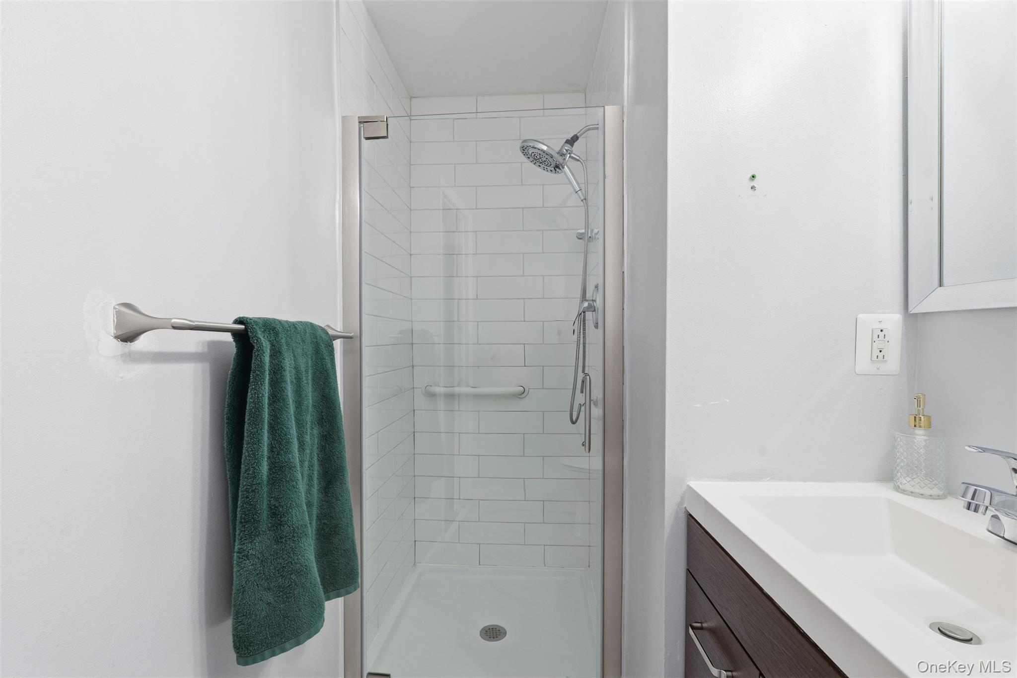 11 Granada Cres # 6, White Plains, NY 10603