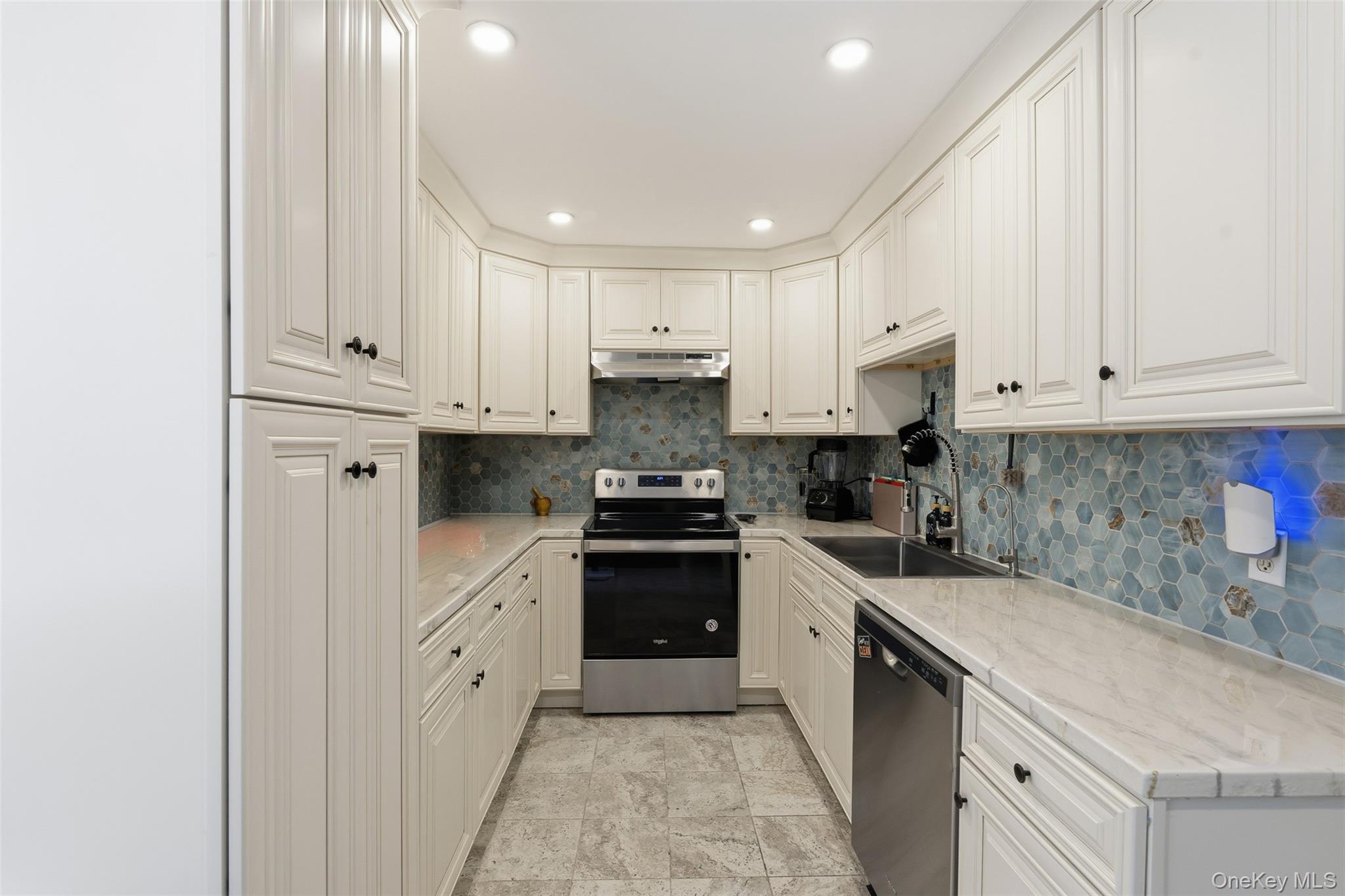 11 Granada Cres # 6, White Plains, NY 10603