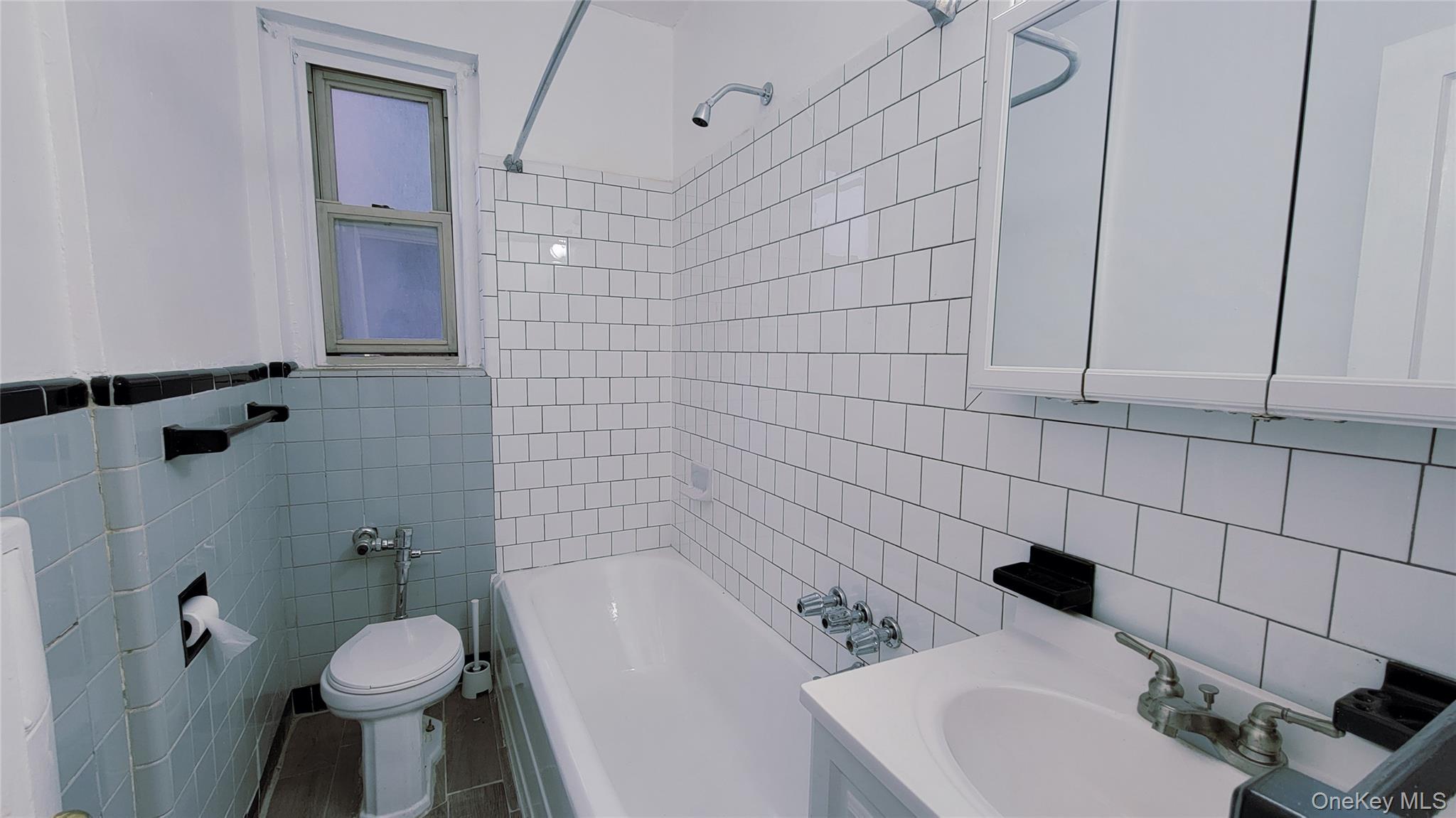 84-49 168th Street # 2V, Jamaica Hills, NY 11432