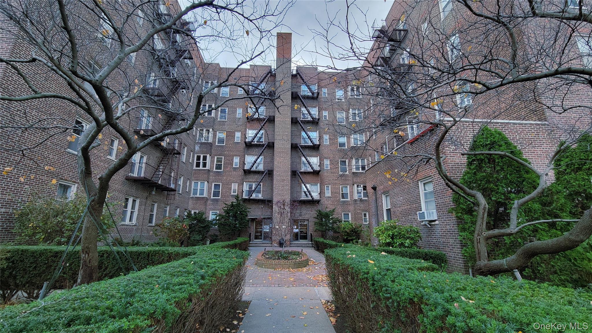 84-49 168th Street # 2V, Jamaica Hills, NY 11432