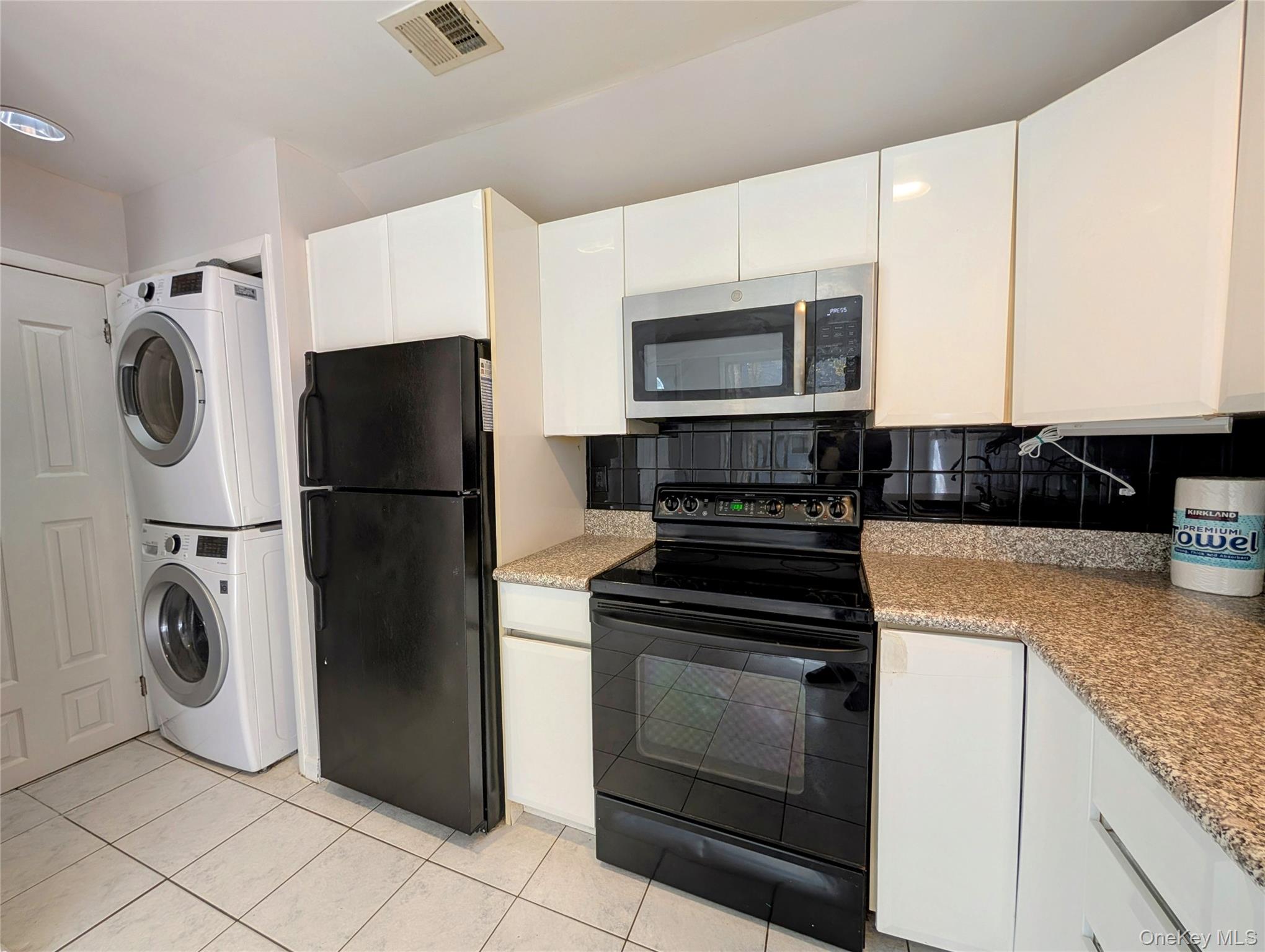 216 Springmeadow Drive # L, Holbrook, NY 11741