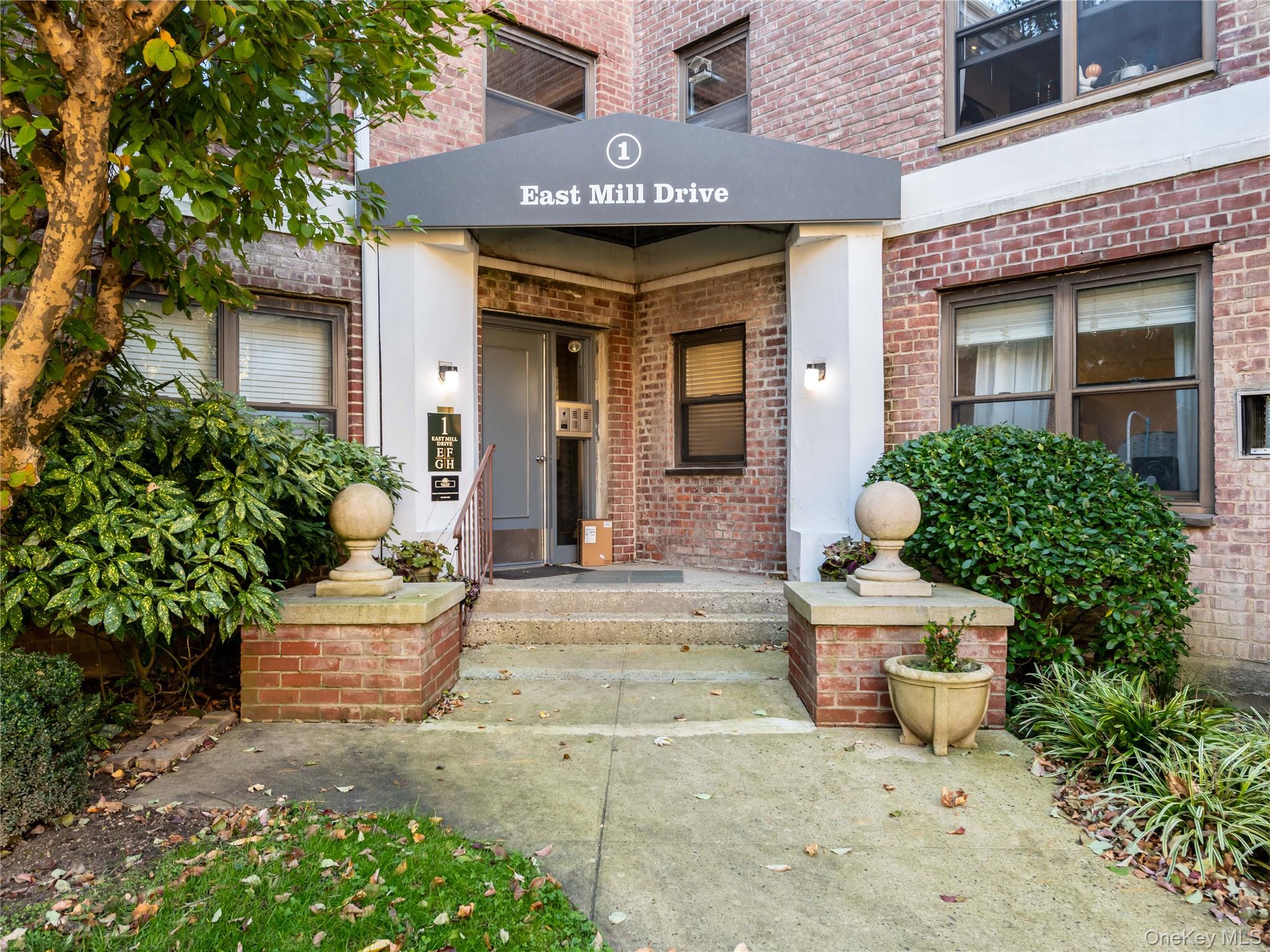 1 East Mill Drive # 1H, Great Neck, NY 11021