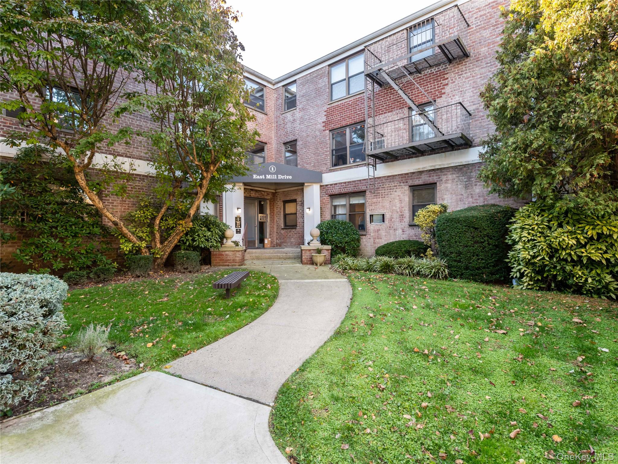 1 East Mill Drive # 1H, Great Neck, NY 11021